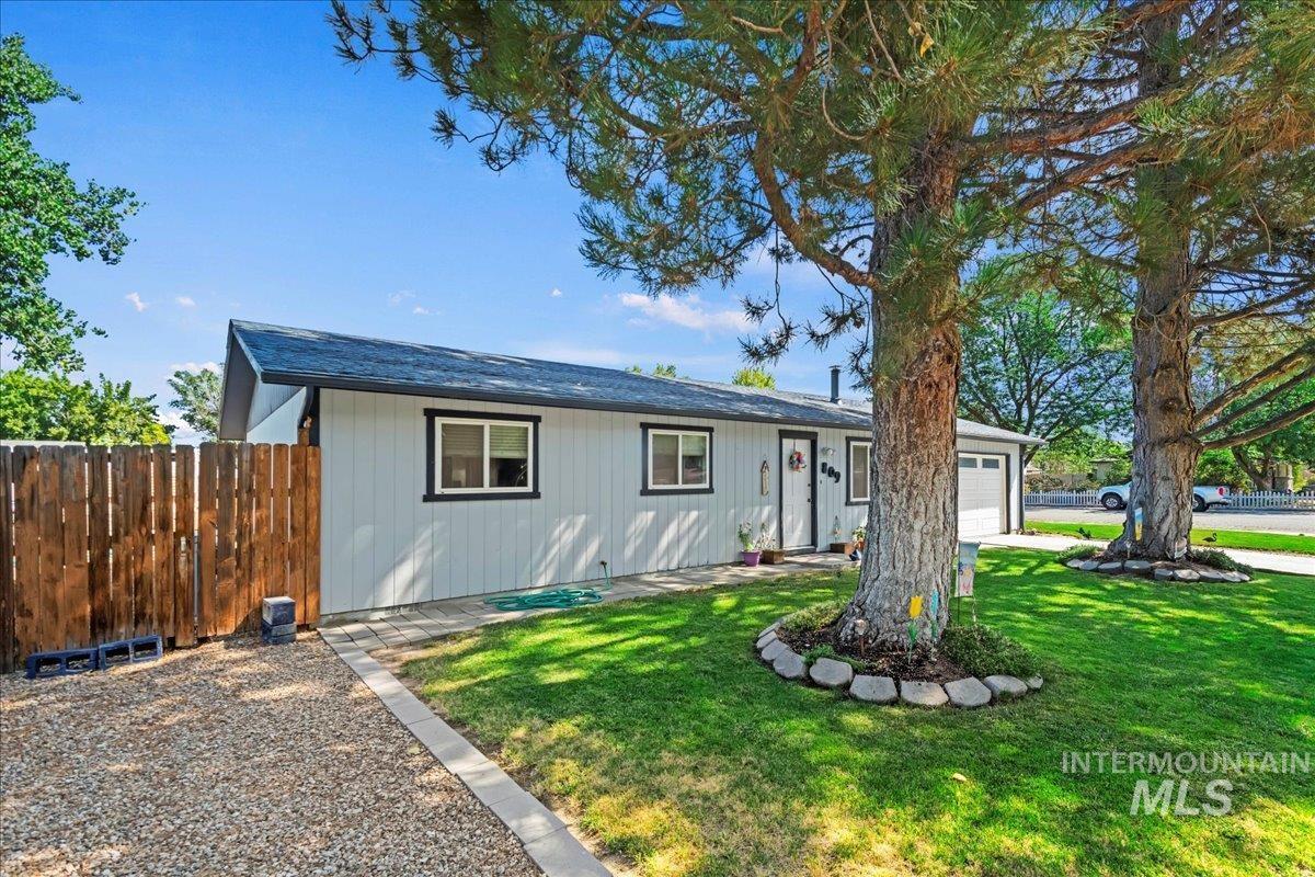809 Hudson, Middleton, Idaho 83644, 3 Bedrooms, 1 Bathroom, Residential For Sale, Price $325,000,MLS 98956574