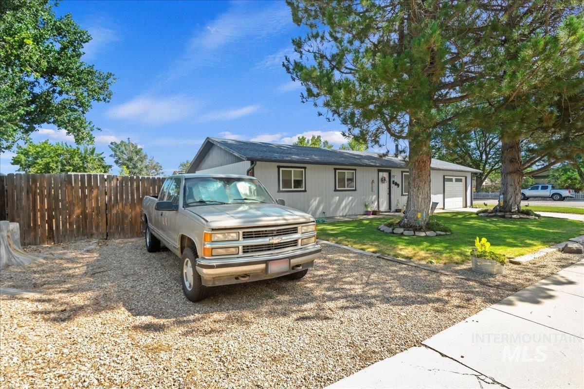 809 Hudson, Middleton, Idaho 83644, 3 Bedrooms, 1 Bathroom, Residential For Sale, Price $325,000,MLS 98956574