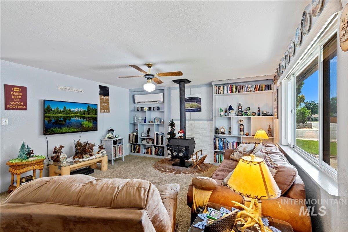 809 Hudson, Middleton, Idaho 83644, 3 Bedrooms, 1 Bathroom, Residential For Sale, Price $325,000,MLS 98956574