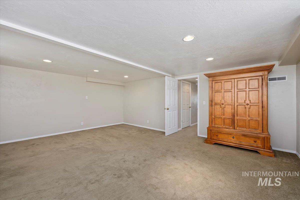 2918 N 2600 E, Twin Falls, Idaho 83301, 5 Bedrooms, 2 Bathrooms, Residential For Sale, Price $499,900,MLS 98956607