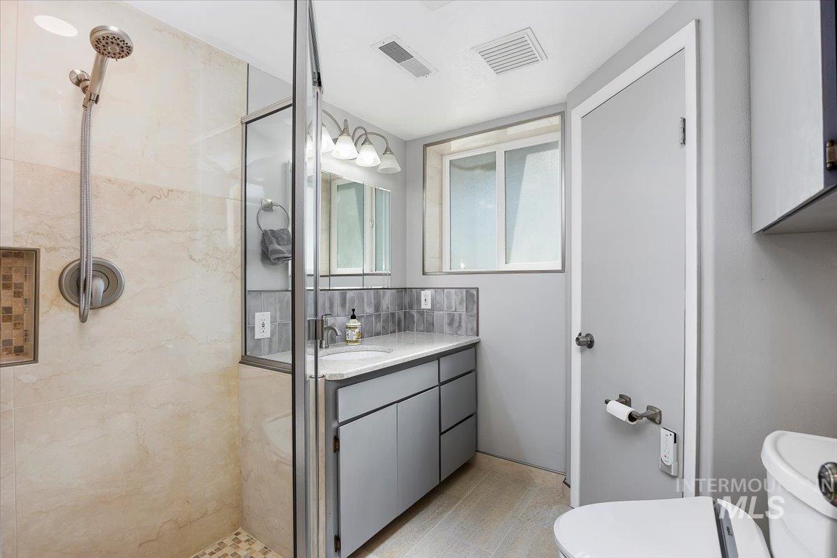 2918 N 2600 E, Twin Falls, Idaho 83301, 5 Bedrooms, 2 Bathrooms, Residential For Sale, Price $499,900,MLS 98956607