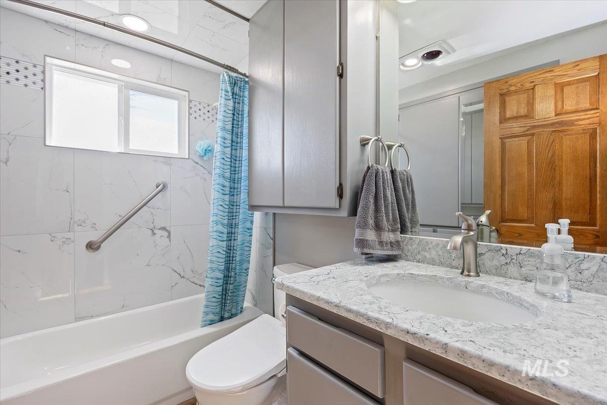 2918 N 2600 E, Twin Falls, Idaho 83301, 5 Bedrooms, 2 Bathrooms, Residential For Sale, Price $499,900,MLS 98956607