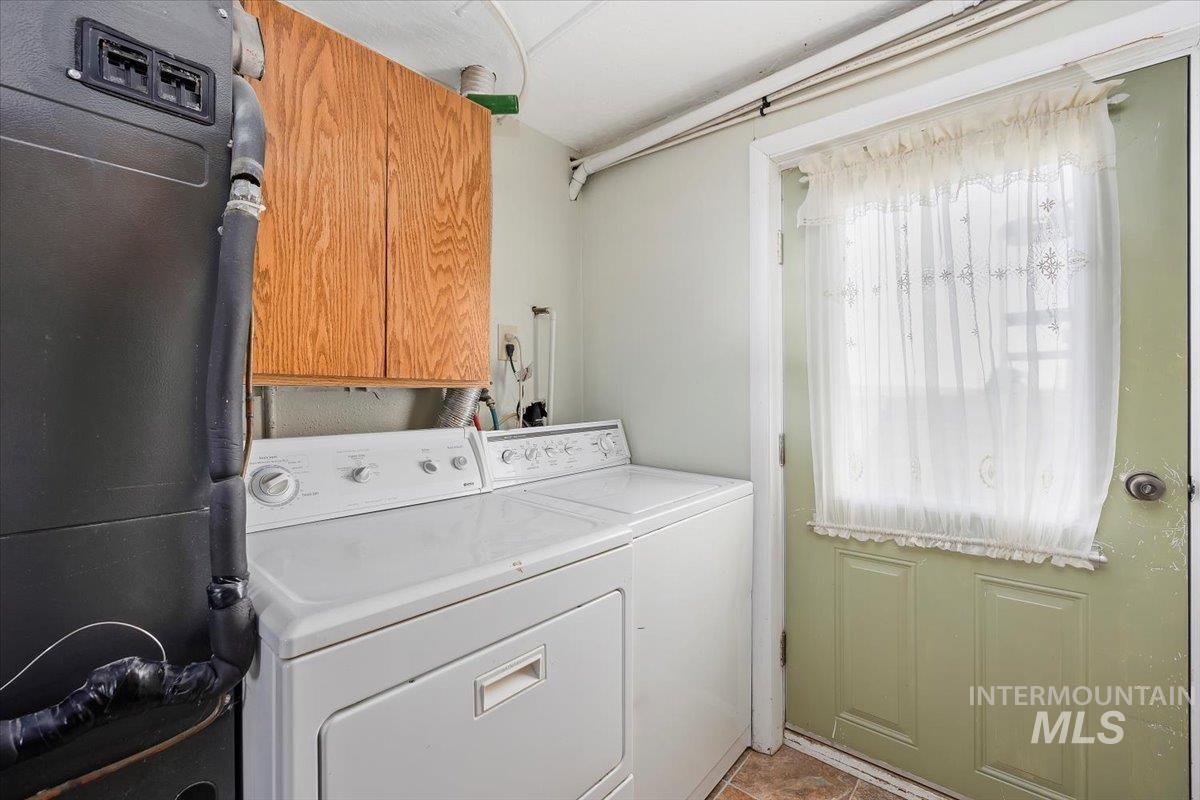 2918 N 2600 E, Twin Falls, Idaho 83301, 5 Bedrooms, 2 Bathrooms, Residential For Sale, Price $499,900,MLS 98956607