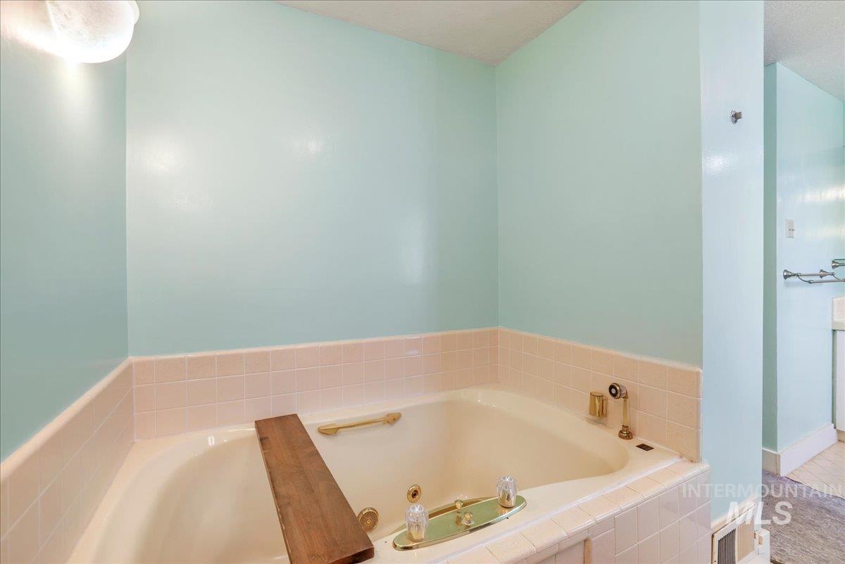 20276 Hwy 30, Buhl, Idaho 83316, 4 Bedrooms, 3 Bathrooms, Residential For Sale, Price $410,000,MLS 98956630