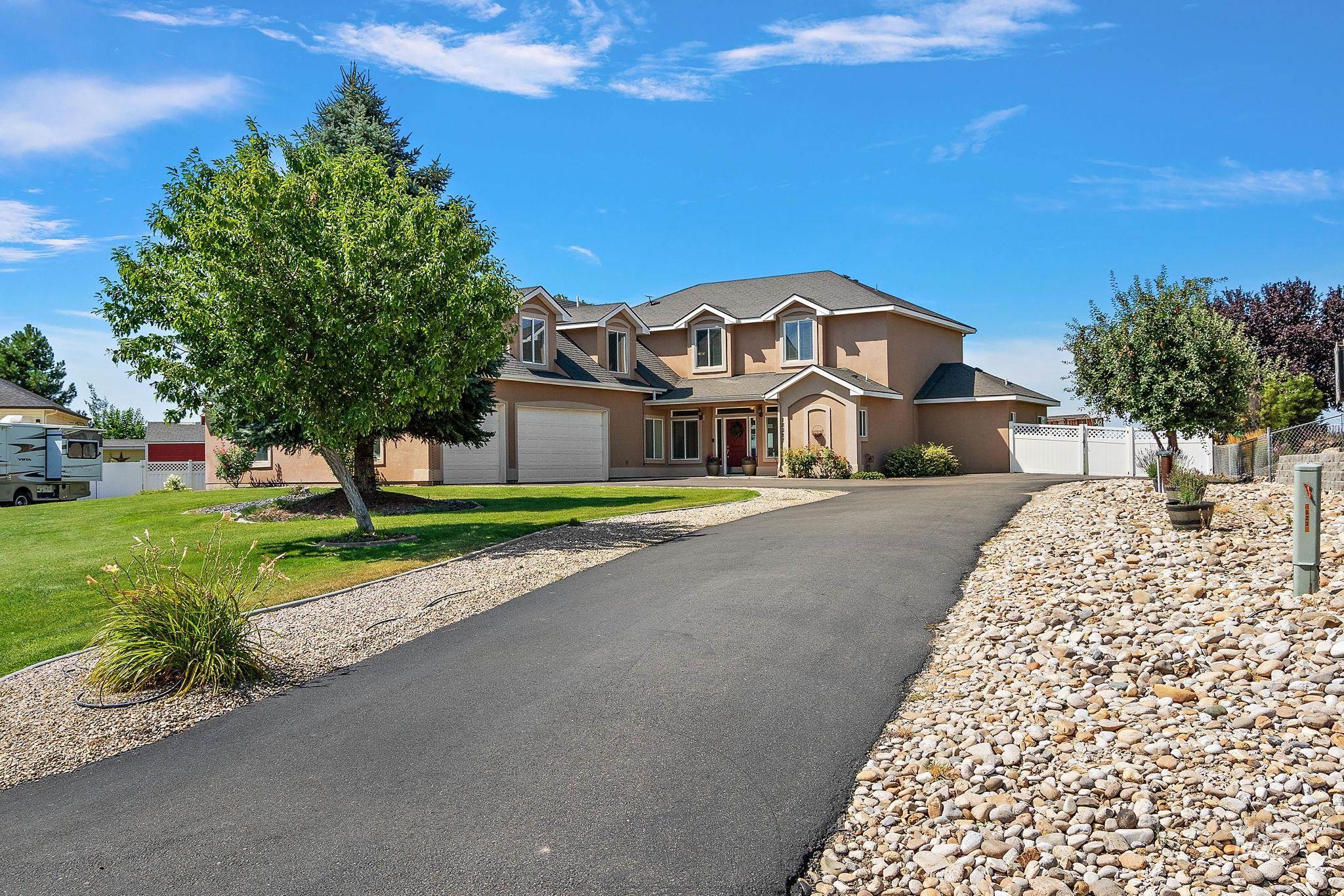 18227 Southlake Cir, Caldwell, Idaho 83607, 6 Bedrooms, 5 Bathrooms, Residential For Sale, Price $889,000,MLS 98956637