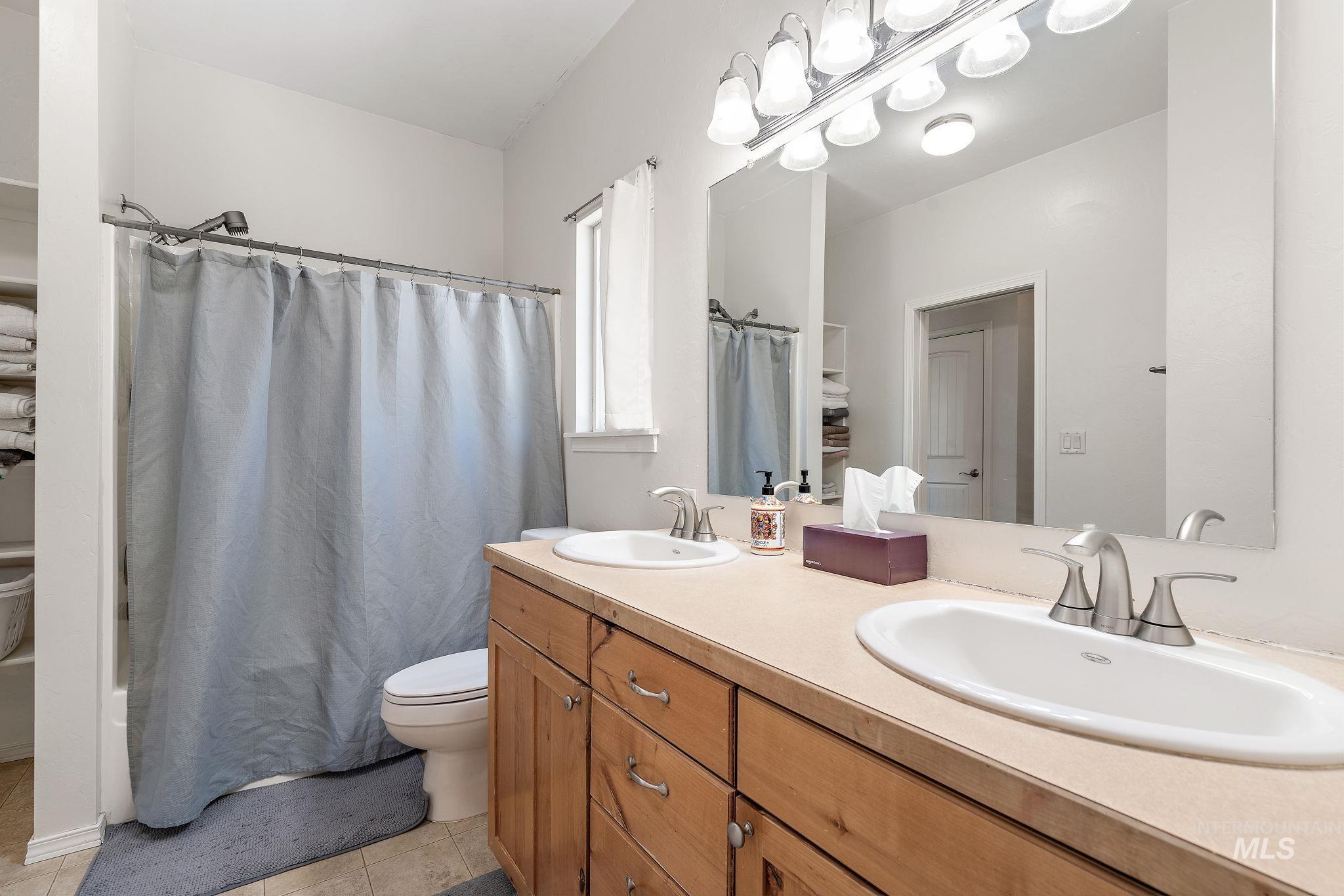 18227 Southlake Cir, Caldwell, Idaho 83607, 6 Bedrooms, 5 Bathrooms, Residential For Sale, Price $889,000,MLS 98956637