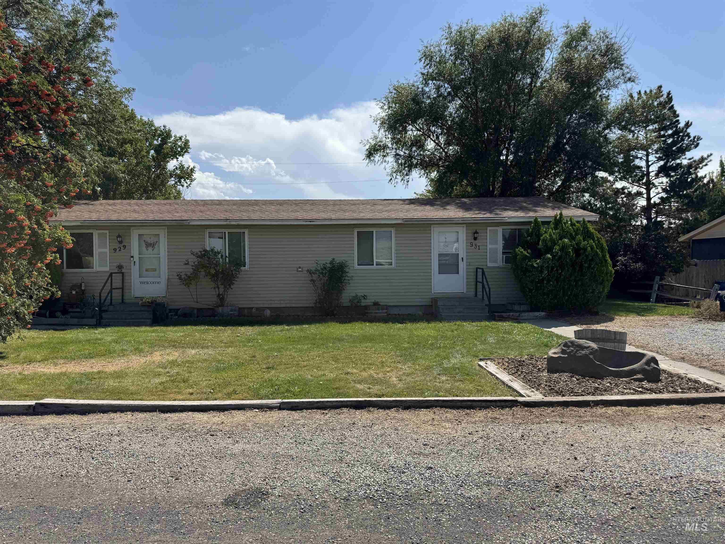 929 & 931 Craven Avenue, Buhl, Idaho 83316, 2 Bedrooms, 1 Bathroom, Residential Income For Sale, Price $299,000,MLS 98956695