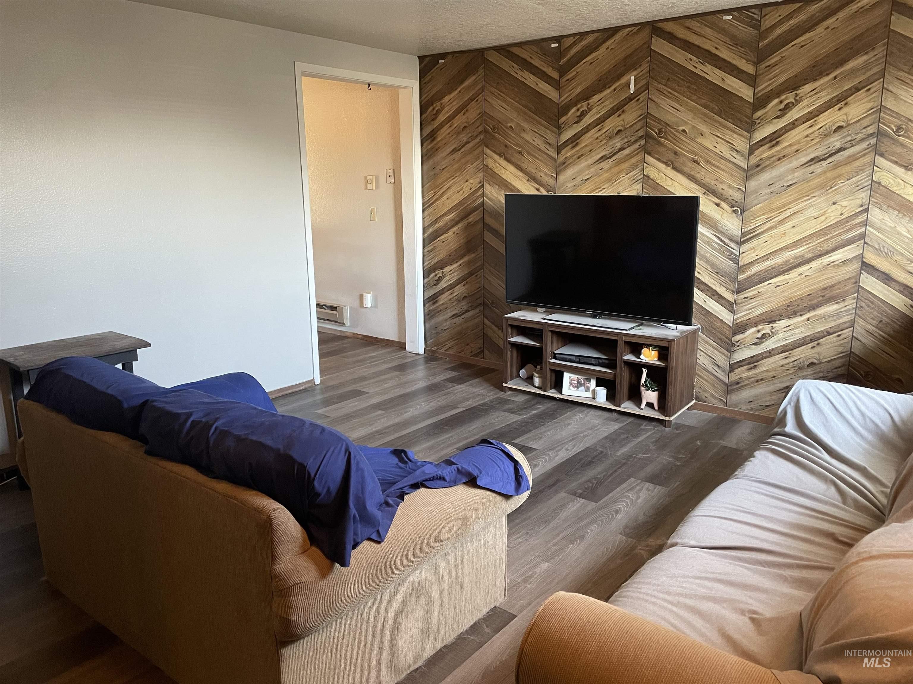 929 & 931 Craven Avenue, Buhl, Idaho 83316, 2 Bedrooms, 1 Bathroom, Residential Income For Sale, Price $299,000,MLS 98956695