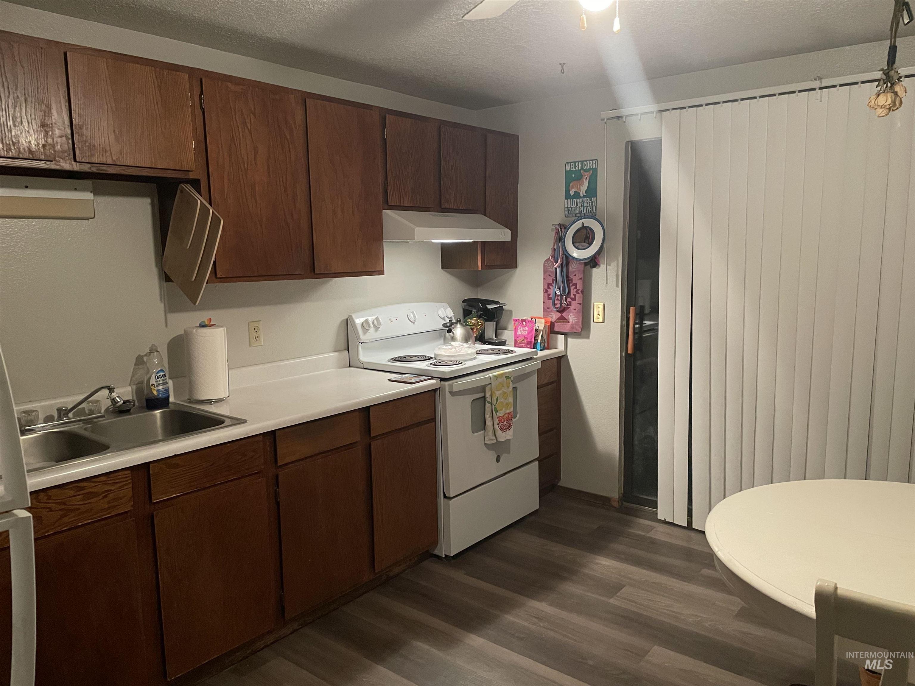 929 & 931 Craven Avenue, Buhl, Idaho 83316, 2 Bedrooms, 1 Bathroom, Residential Income For Sale, Price $299,000,MLS 98956695