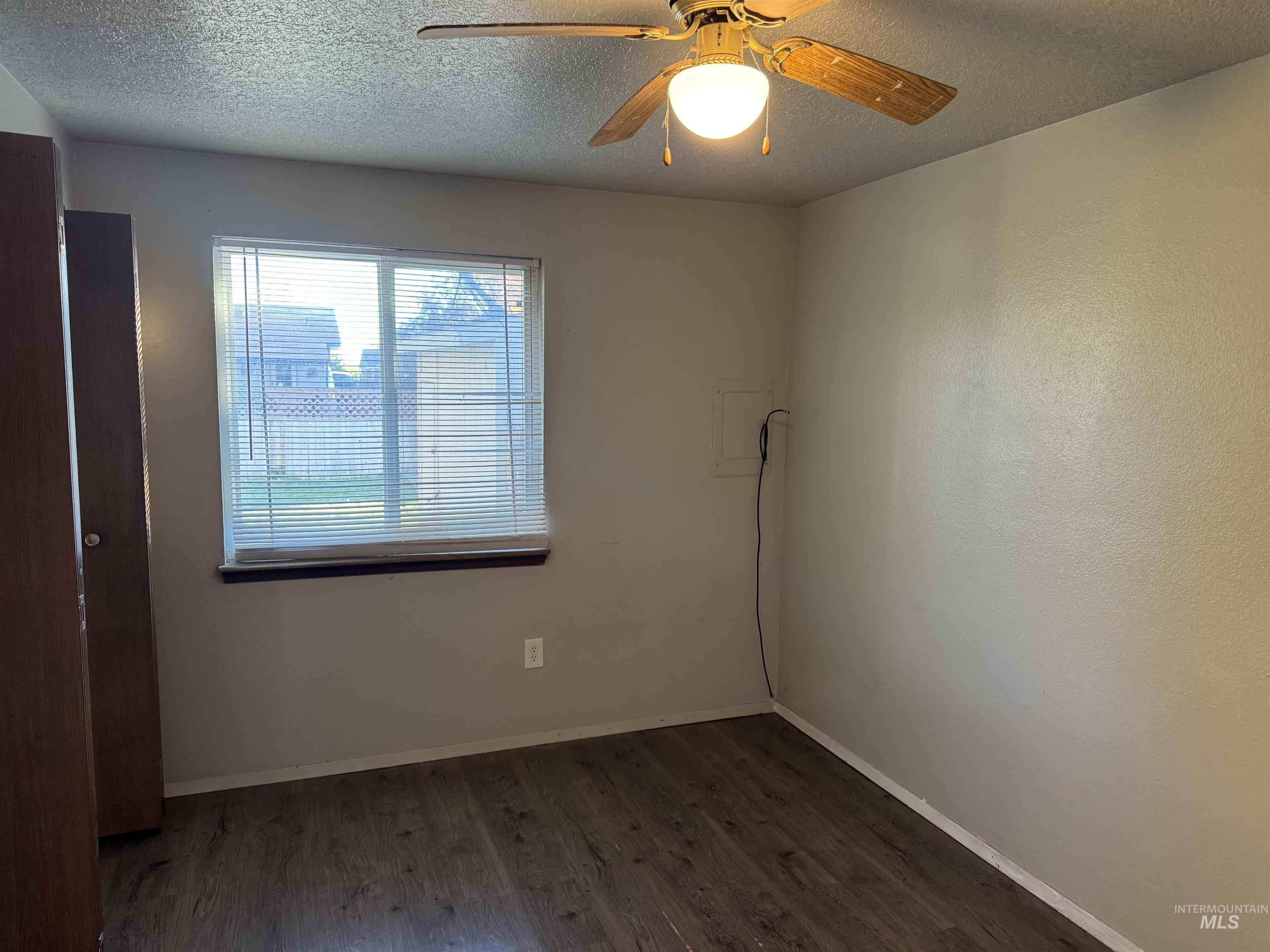 929 & 931 Craven Avenue, Buhl, Idaho 83316, 2 Bedrooms, 1 Bathroom, Residential Income For Sale, Price $299,000,MLS 98956695