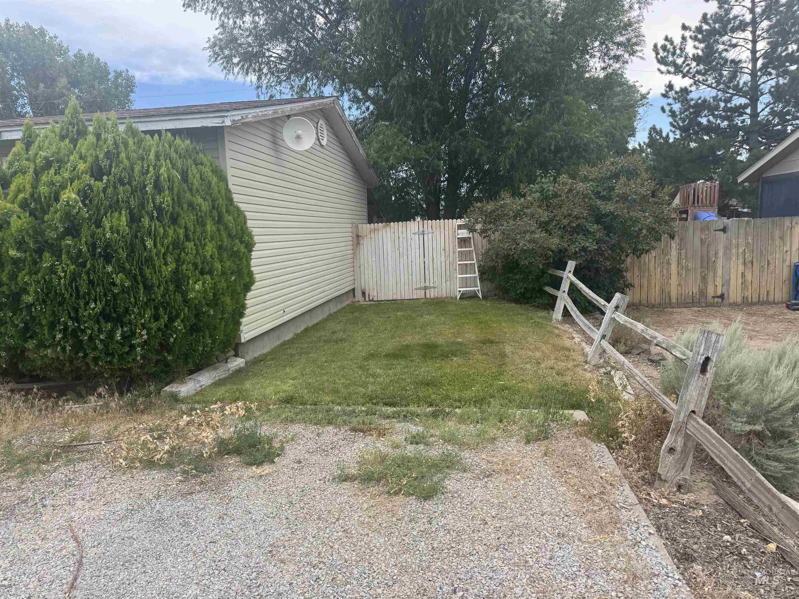 929 & 931 Craven Avenue, Buhl, Idaho 83316, 2 Bedrooms, 1 Bathroom, Residential Income For Sale, Price $299,000,MLS 98956695