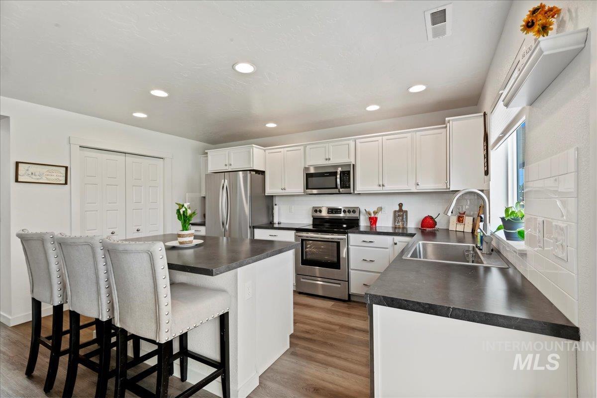 3018 W Silver River St, Meridian, Idaho 83646, 4 Bedrooms, 2.5 Bathrooms, Residential For Sale, Price $549,900,MLS 98956782