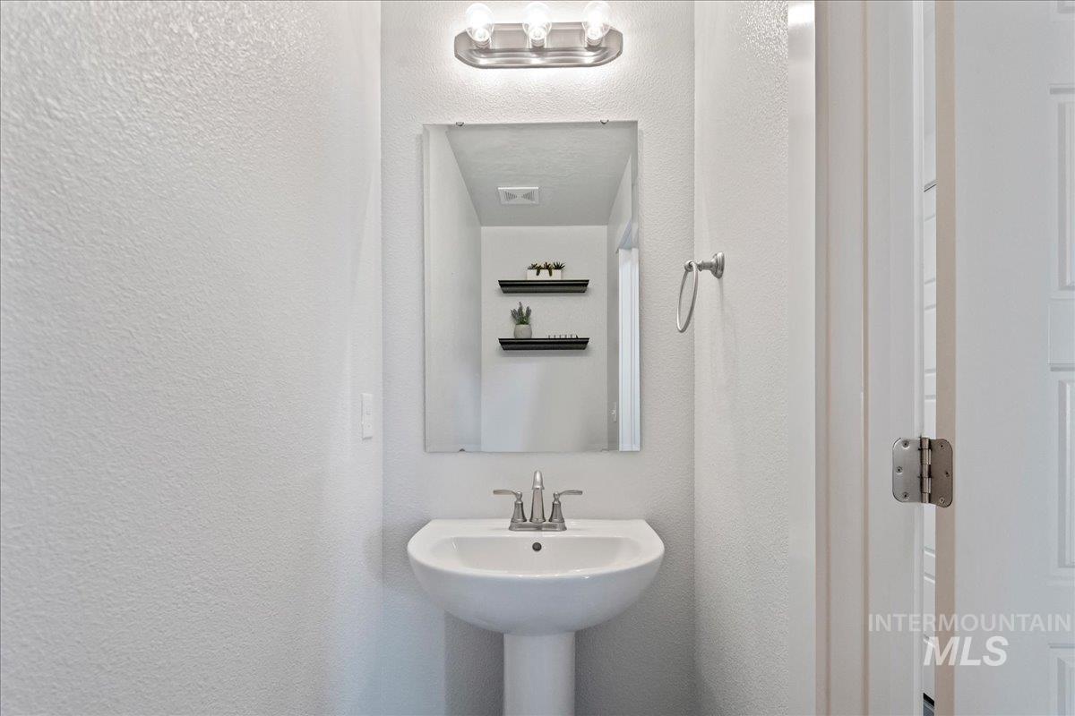 3018 W Silver River St, Meridian, Idaho 83646, 4 Bedrooms, 2.5 Bathrooms, Residential For Sale, Price $549,900,MLS 98956782