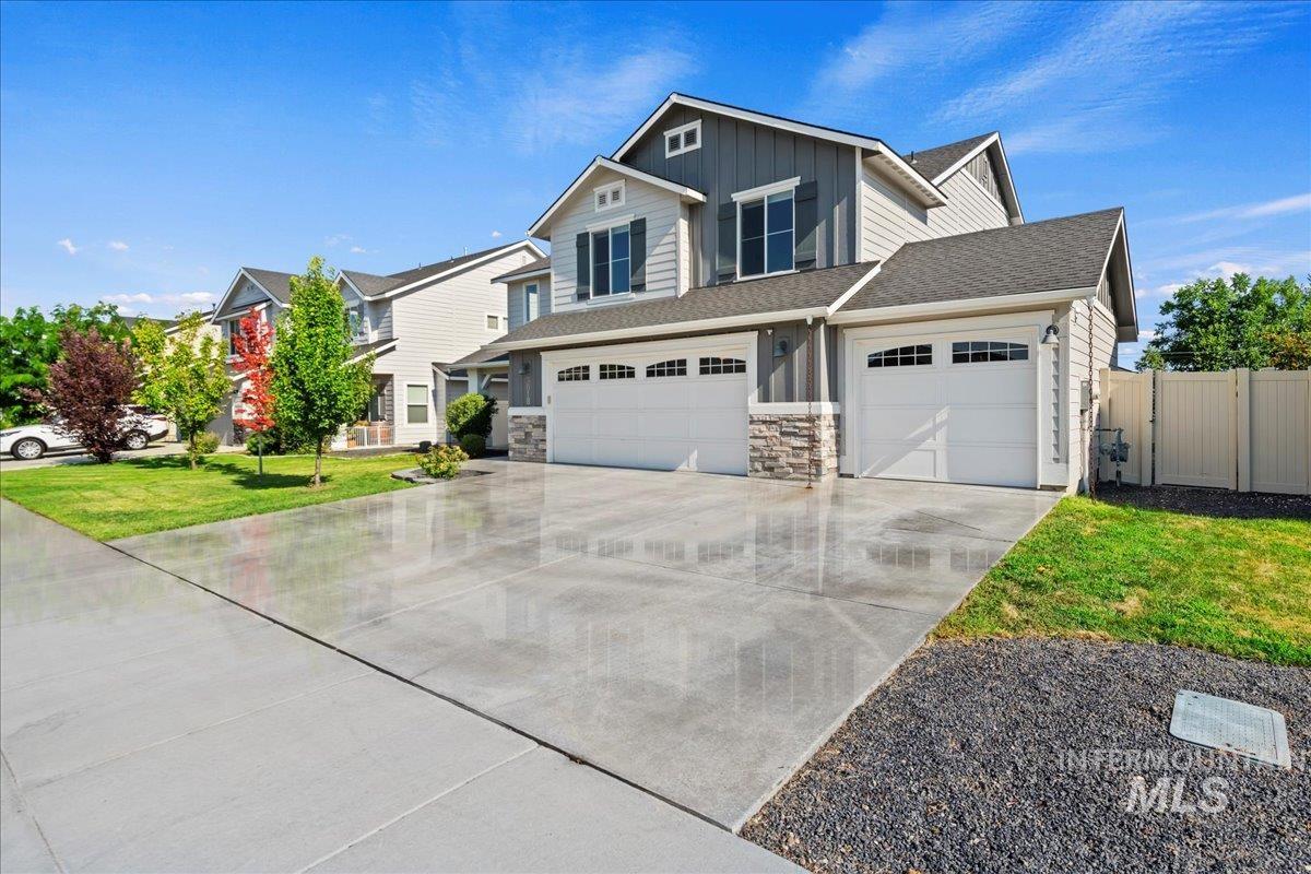 3018 W Silver River St, Meridian, Idaho 83646, 4 Bedrooms, 2.5 Bathrooms, Residential For Sale, Price $549,900,MLS 98956782