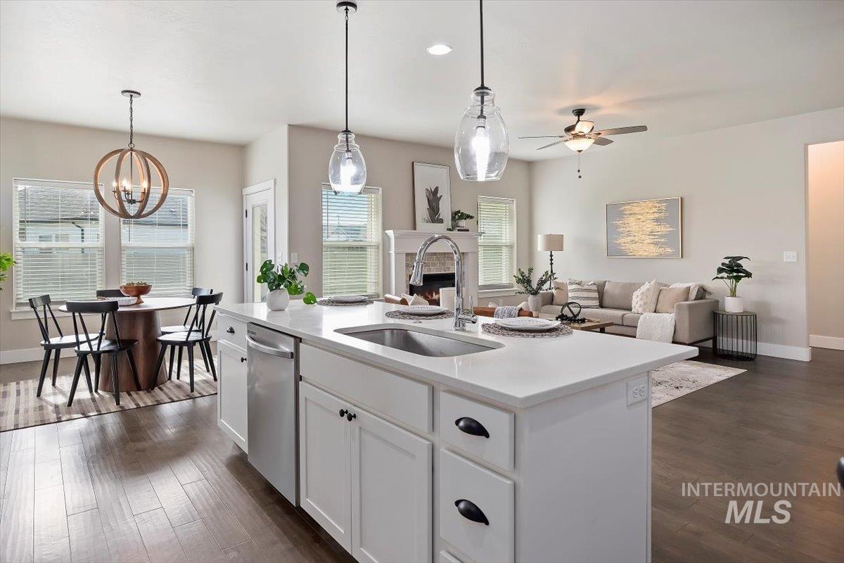 2113 Columbia Dr, Twin Falls, Idaho 83301, 4 Bedrooms, 3 Bathrooms, Residential For Sale, Price $519,900,MLS 98956807