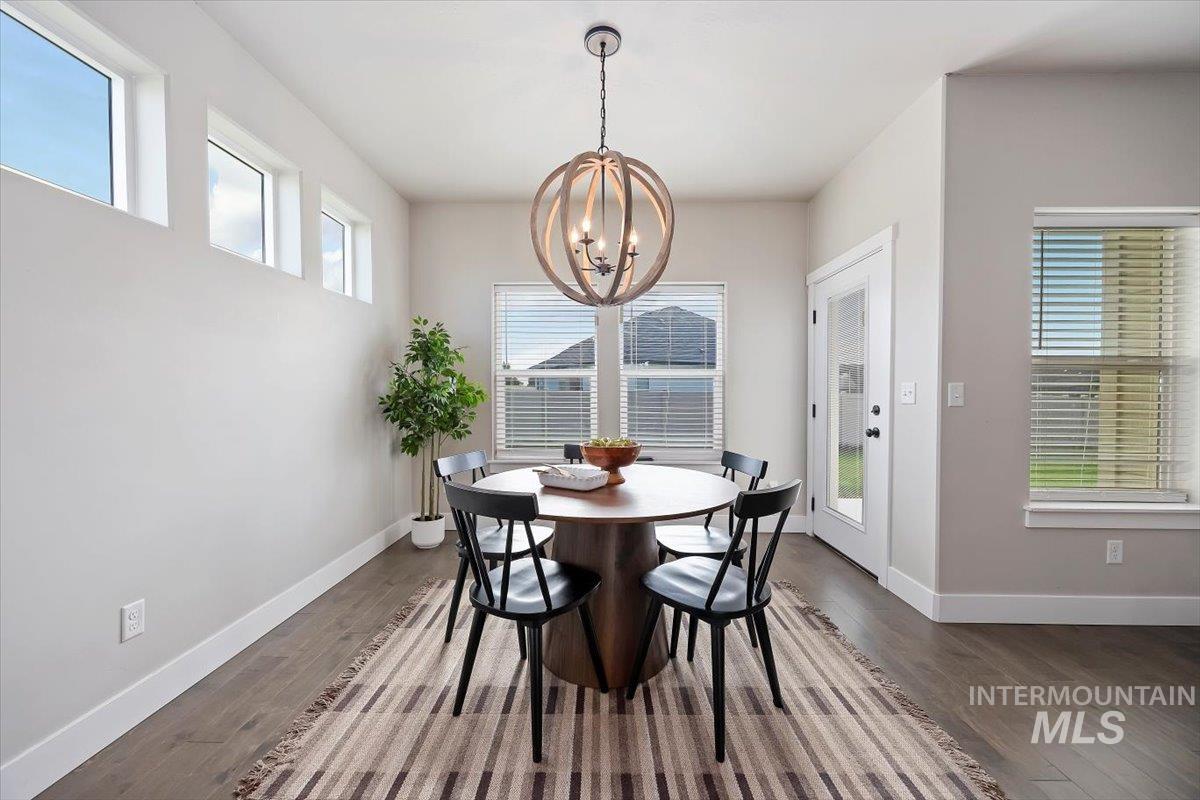 2113 Columbia Dr, Twin Falls, Idaho 83301, 4 Bedrooms, 3 Bathrooms, Residential For Sale, Price $519,900,MLS 98956807