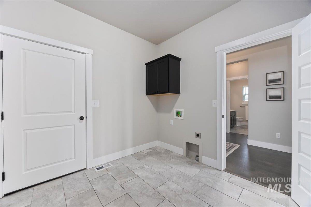 2113 Columbia Dr, Twin Falls, Idaho 83301, 4 Bedrooms, 3 Bathrooms, Residential For Sale, Price $519,900,MLS 98956807