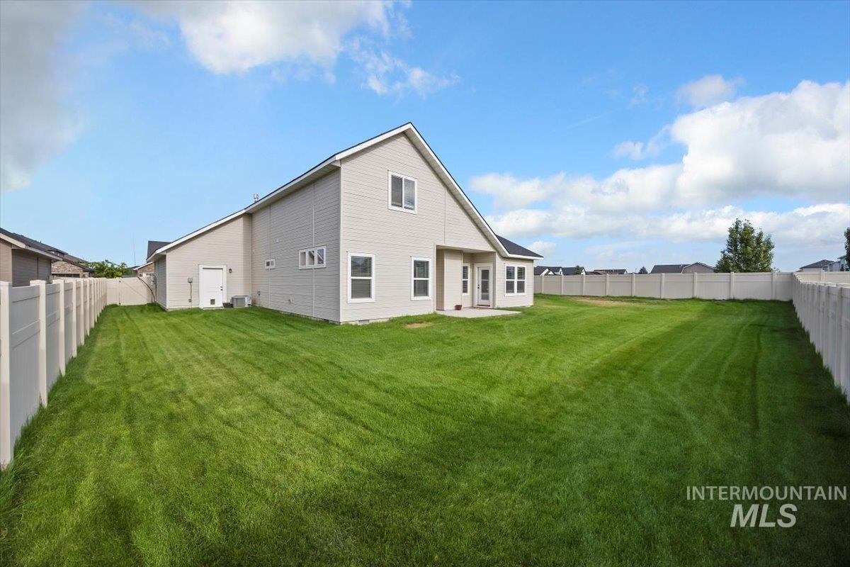 2113 Columbia Dr, Twin Falls, Idaho 83301, 4 Bedrooms, 3 Bathrooms, Residential For Sale, Price $519,900,MLS 98956807