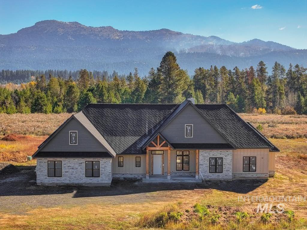 13910 Sky View Court, McCall, Idaho 83638, 5 Bedrooms, 4.5 Bathrooms, Residential For Sale, Price $1,575,000, 98956825