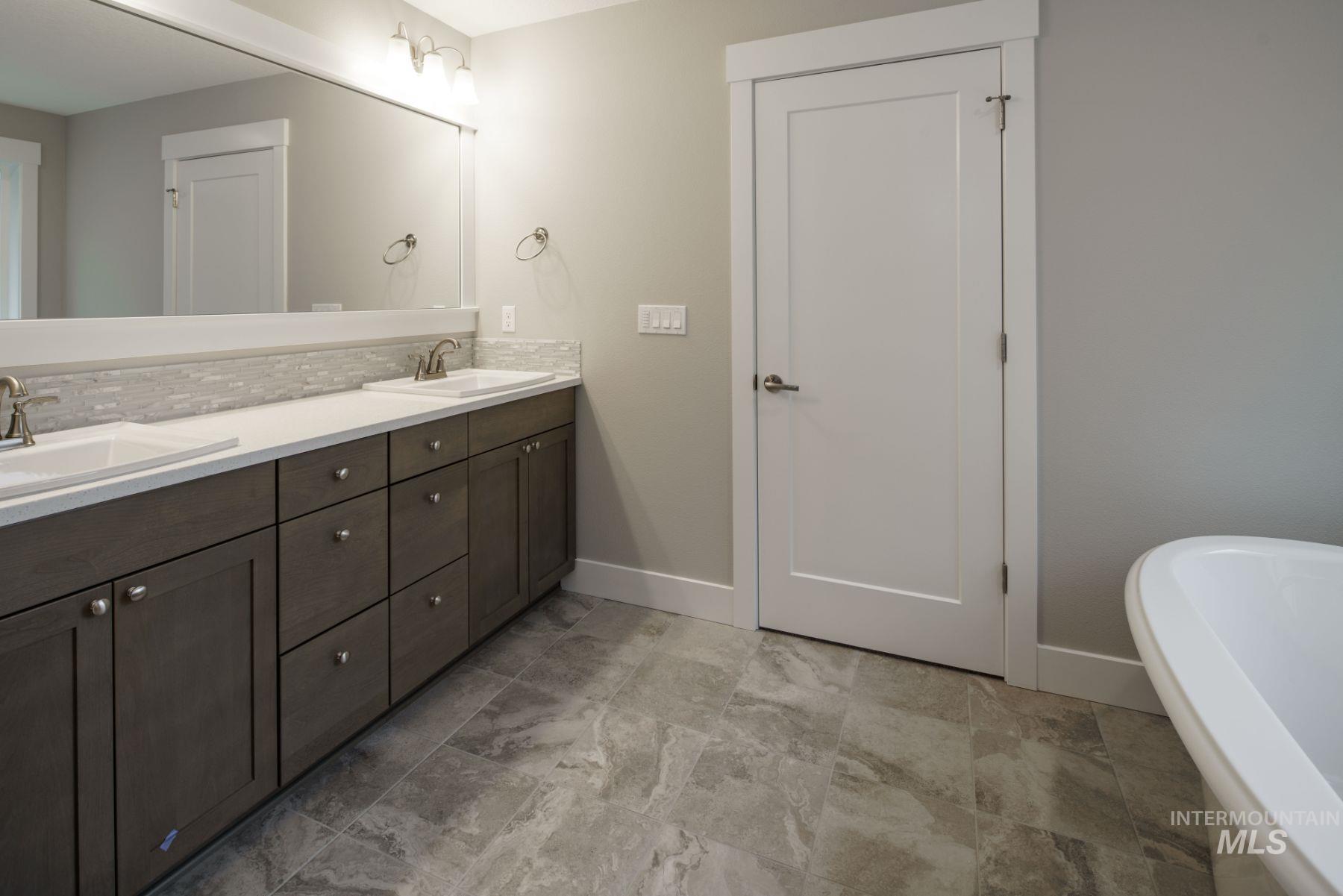 1023 W Malbar St., Meridian, Idaho 83646, 4 Bedrooms, 2.5 Bathrooms, Residential For Sale, Price $679,900,MLS 98956890