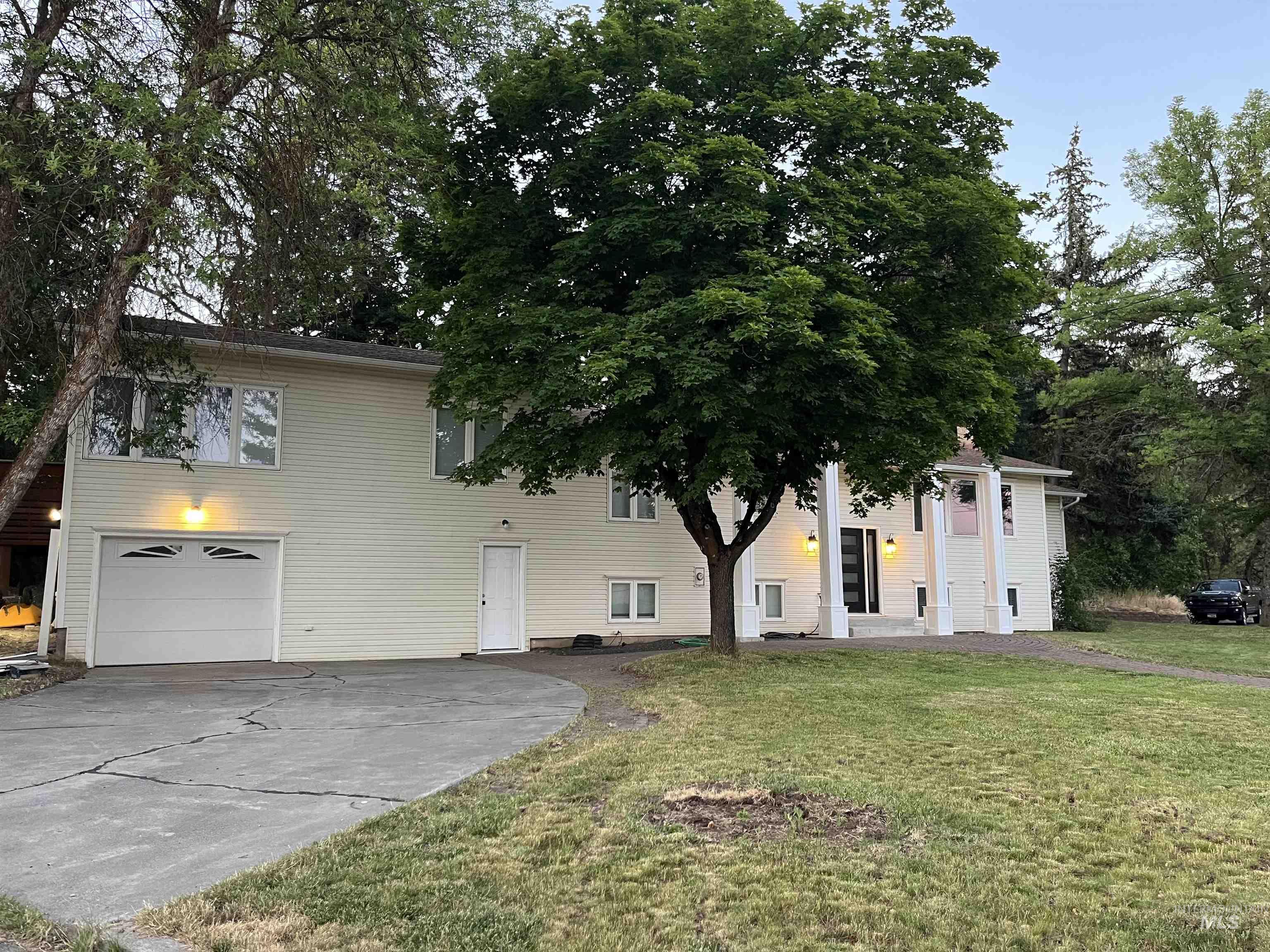 1024 El Cajon, Moscow, Idaho 83844, 5 Bedrooms, 3 Bathrooms, Residential For Sale, Price $699,000,MLS 98956899