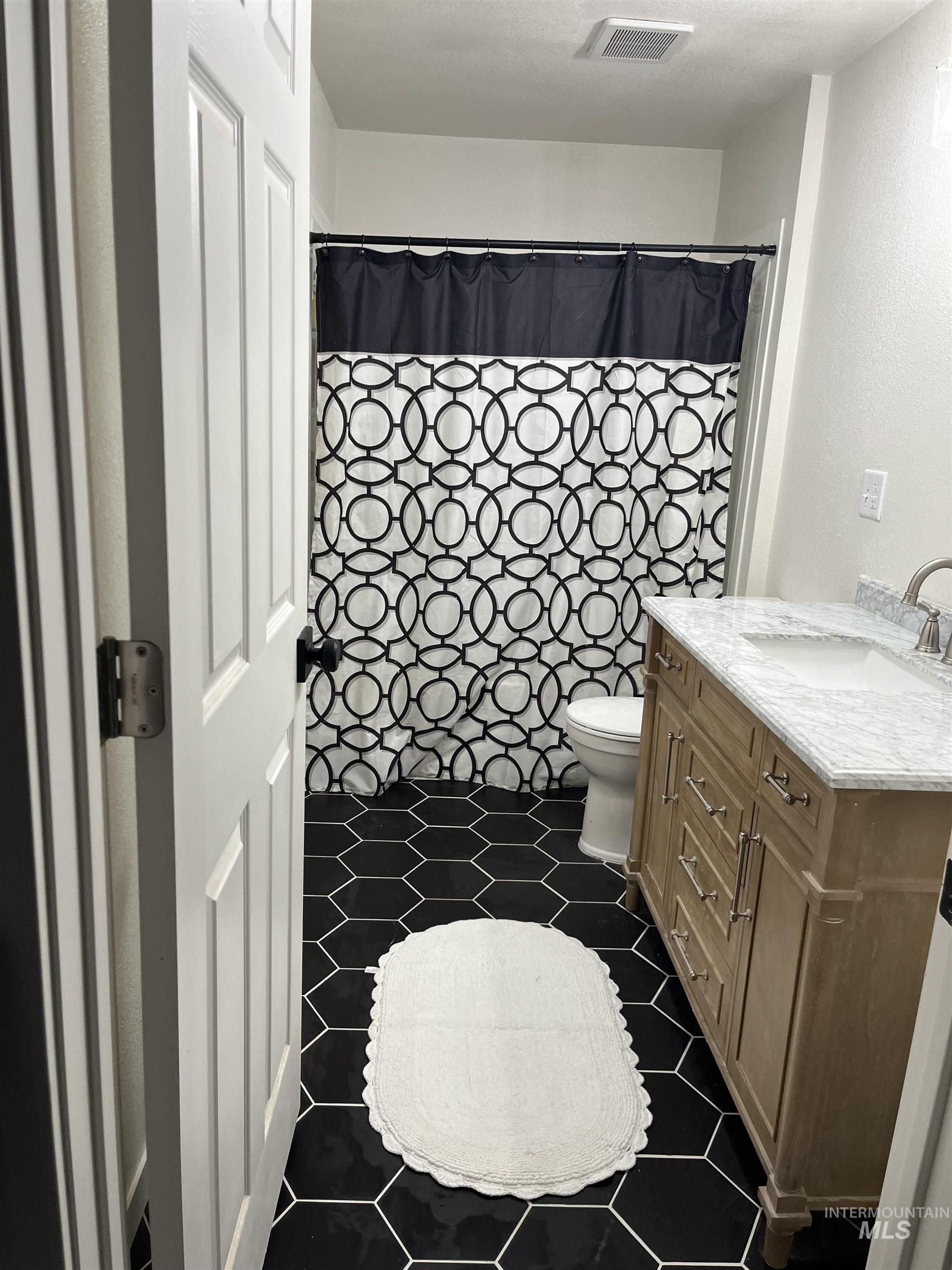 1024 El Cajon, Moscow, Idaho 83844, 5 Bedrooms, 3 Bathrooms, Residential For Sale, Price $699,000,MLS 98956899