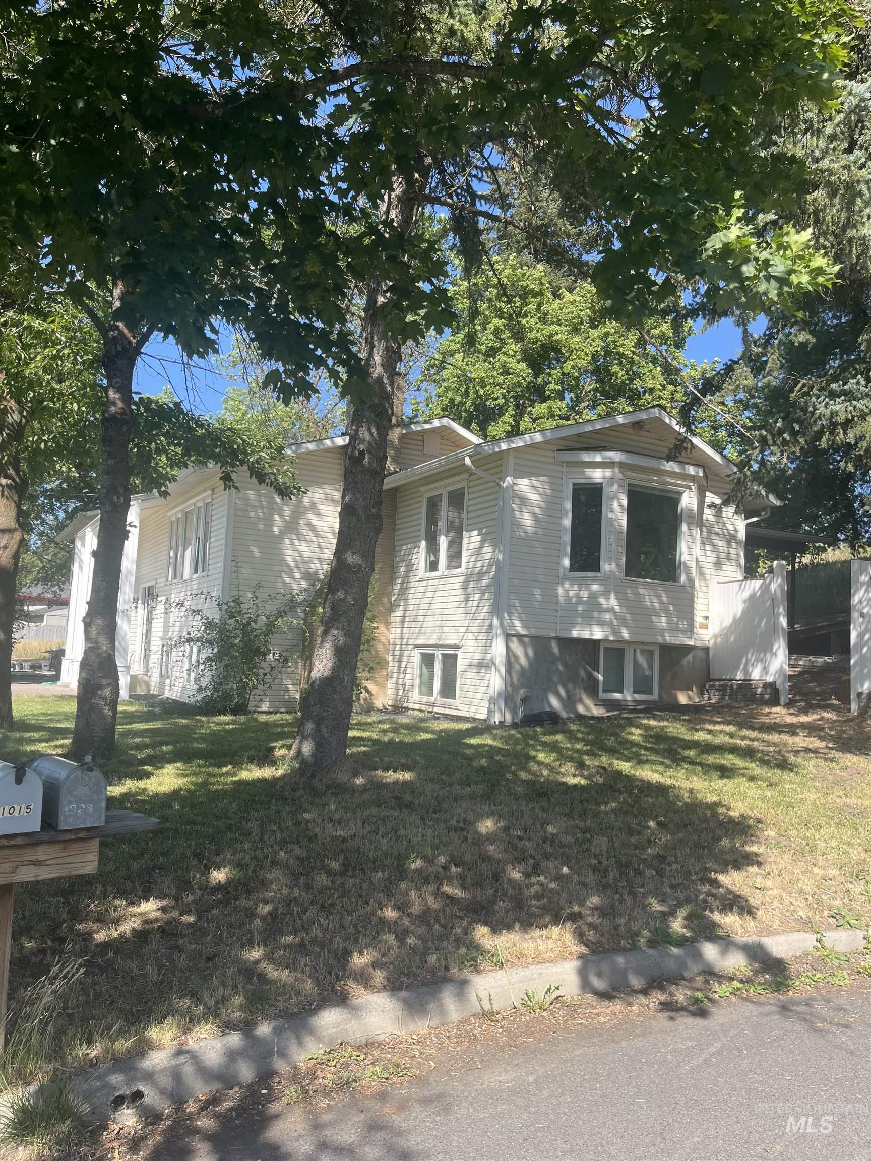 1024 El Cajon, Moscow, Idaho 83844, 5 Bedrooms, 3 Bathrooms, Residential For Sale, Price $699,000,MLS 98956899