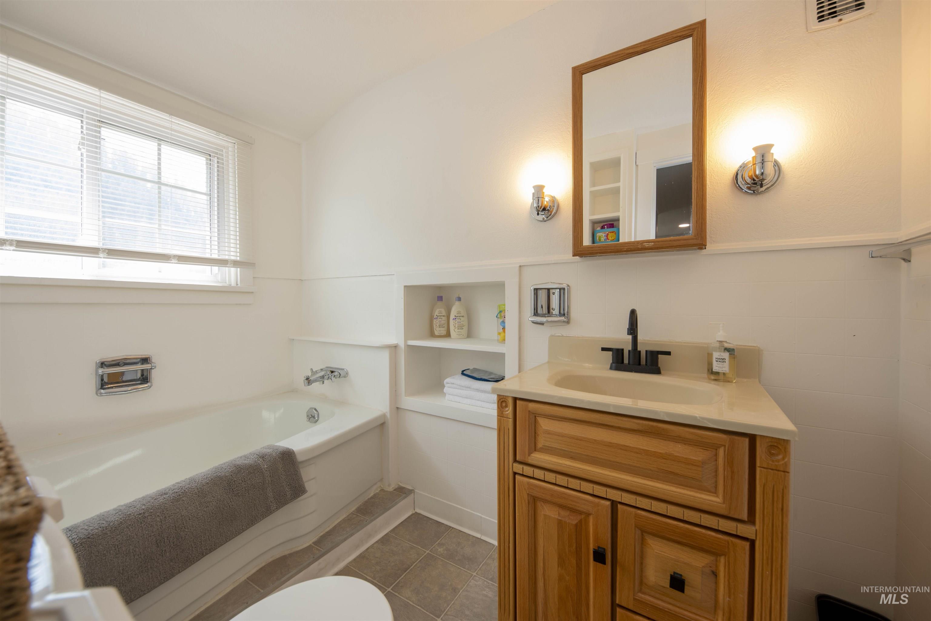 527 Brown Avenue, Orofino, Idaho 83544, 7 Bedrooms, 4 Bathrooms, Residential For Sale, Price $498,000,MLS 98956911