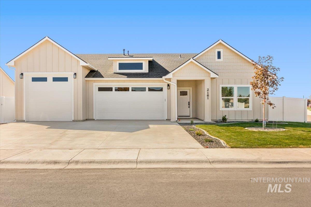 2161 Austin, Fruitland, Idaho 83619, 4 Bedrooms, 2 Bathrooms, Residential For Sale, Price $440,000, 98956976