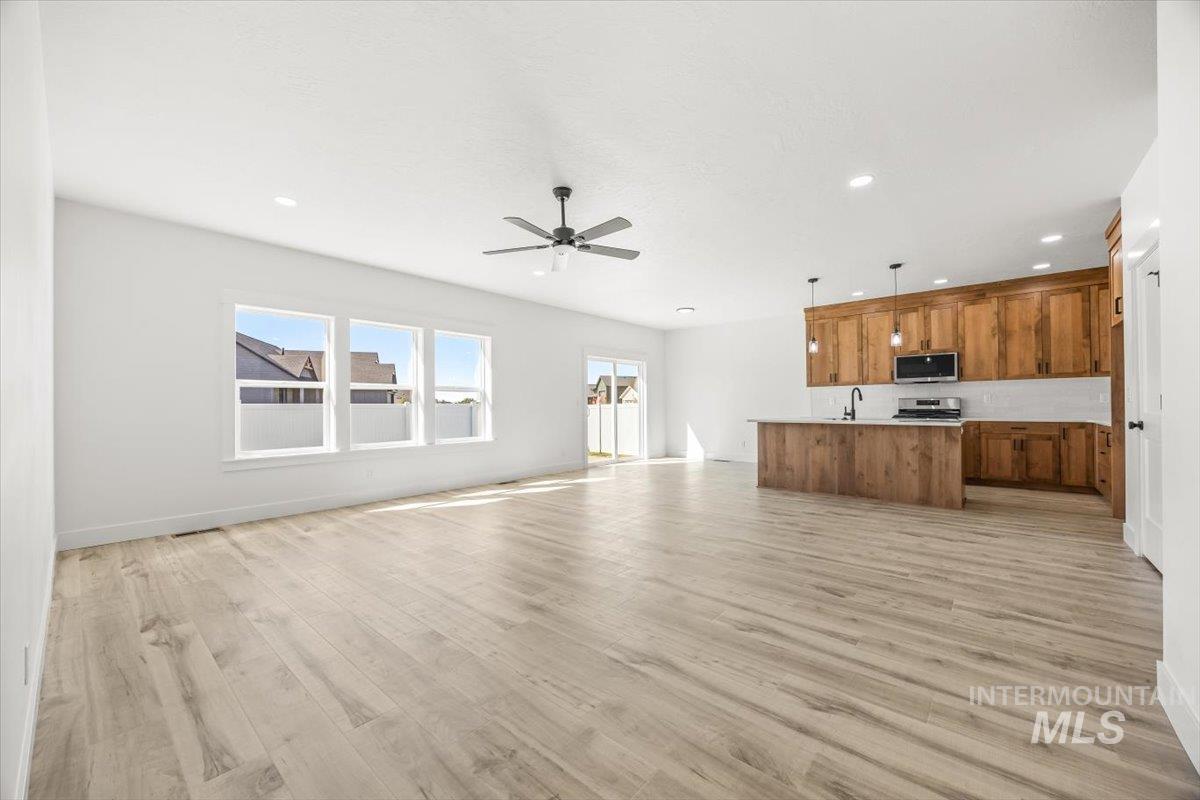 2161 Austin, Fruitland, Idaho 83619, 4 Bedrooms, 2 Bathrooms, Residential For Sale, Price $480,500,MLS 98956976