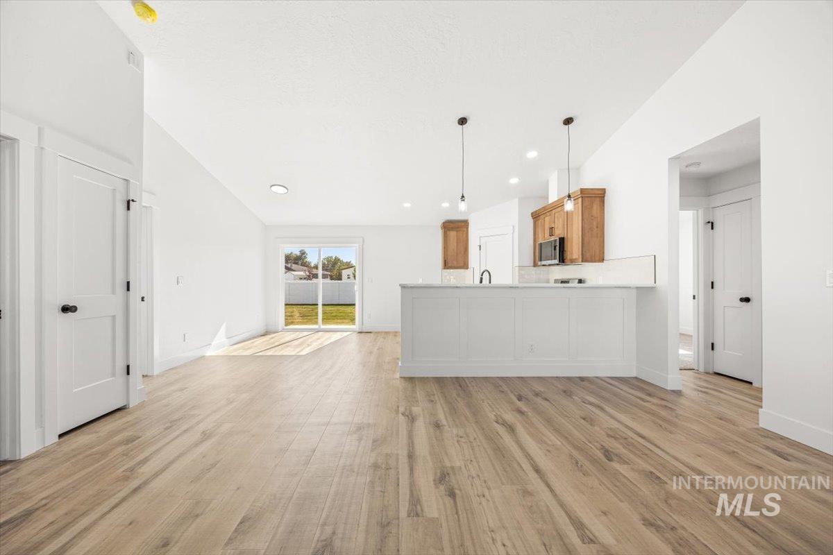 2127 Justine CT, Fruitland, Idaho 83619, 3 Bedrooms, 2 Bathrooms, Residential For Sale, Price $380,000,MLS 98956978