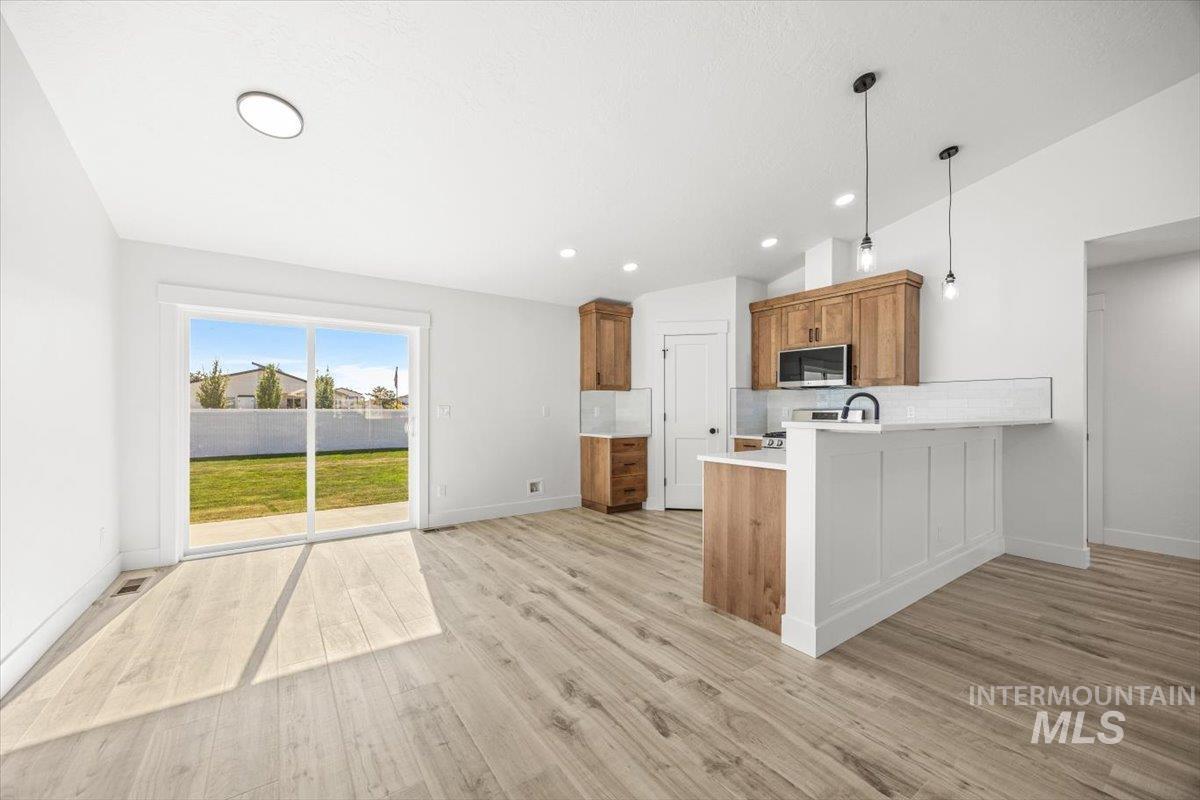 2127 Justine CT, Fruitland, Idaho 83619, 3 Bedrooms, 2 Bathrooms, Residential For Sale, Price $380,000,MLS 98956978