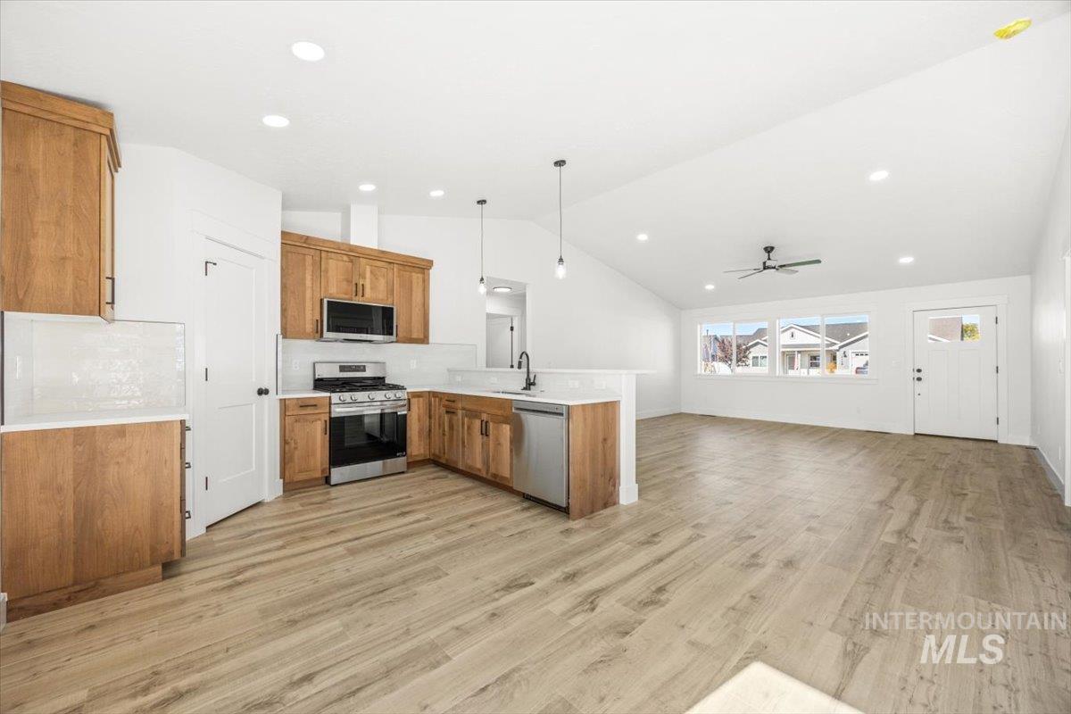 2127 Justine CT, Fruitland, Idaho 83619, 3 Bedrooms, 2 Bathrooms, Residential For Sale, Price $380,000,MLS 98956978