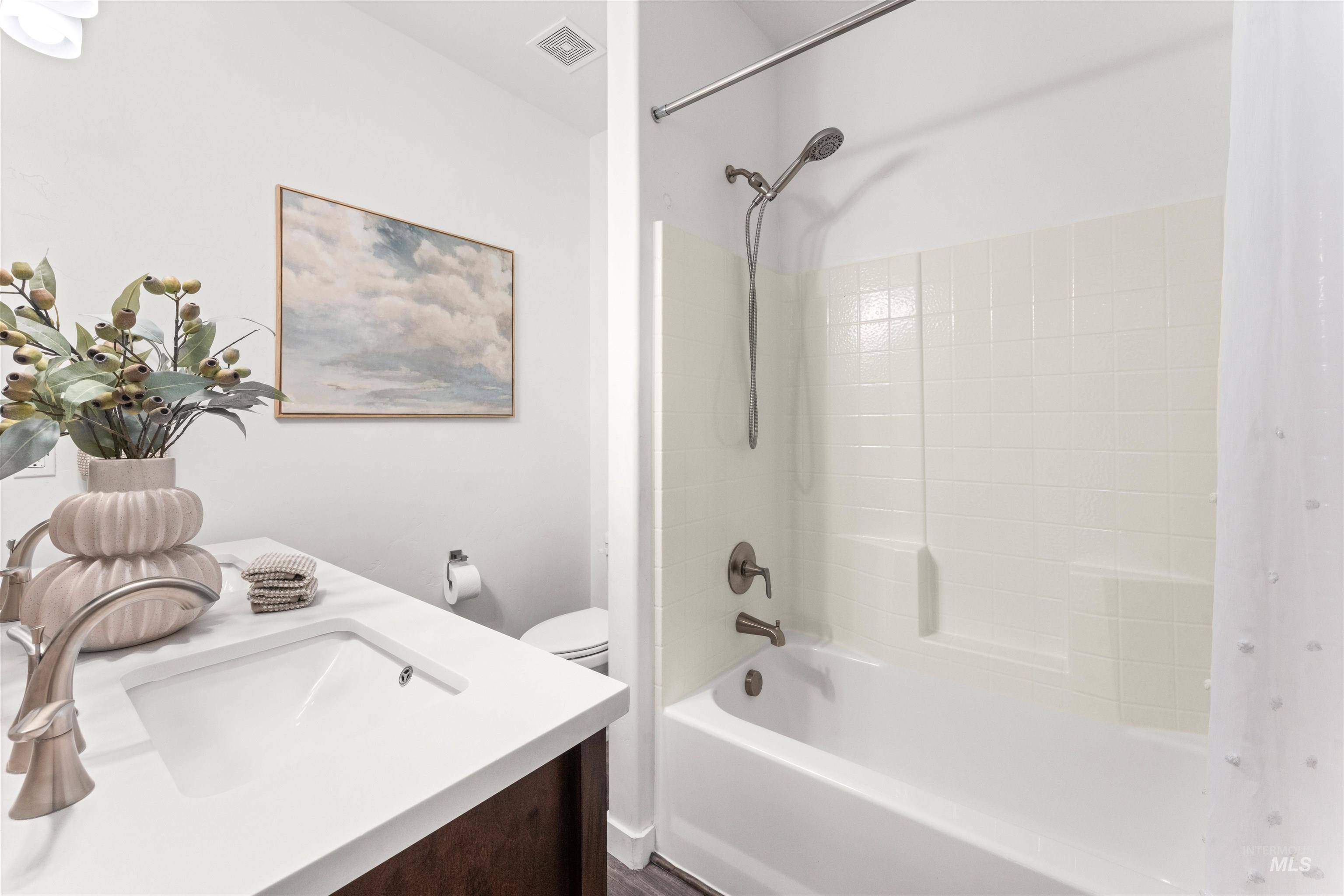 1983 W Bella Lane, Nampa, Idaho 83651, 3 Bedrooms, 2.5 Bathrooms, Residential For Sale, Price $375,000,MLS 98956980