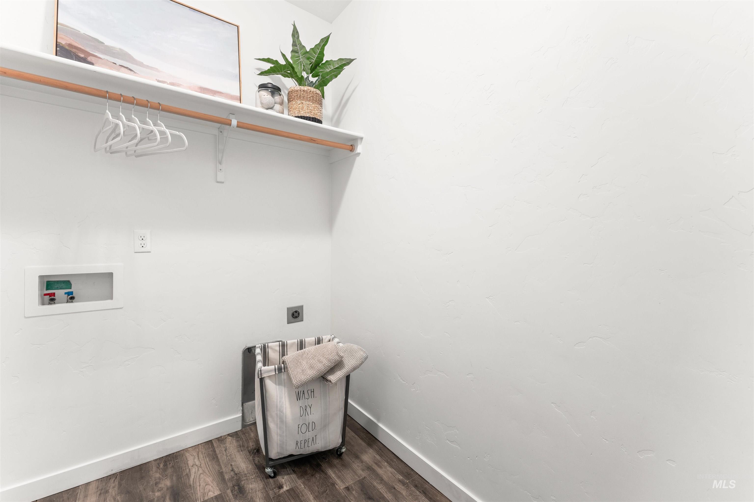 1983 W Bella Lane, Nampa, Idaho 83651, 3 Bedrooms, 2.5 Bathrooms, Residential For Sale, Price $375,000,MLS 98956980