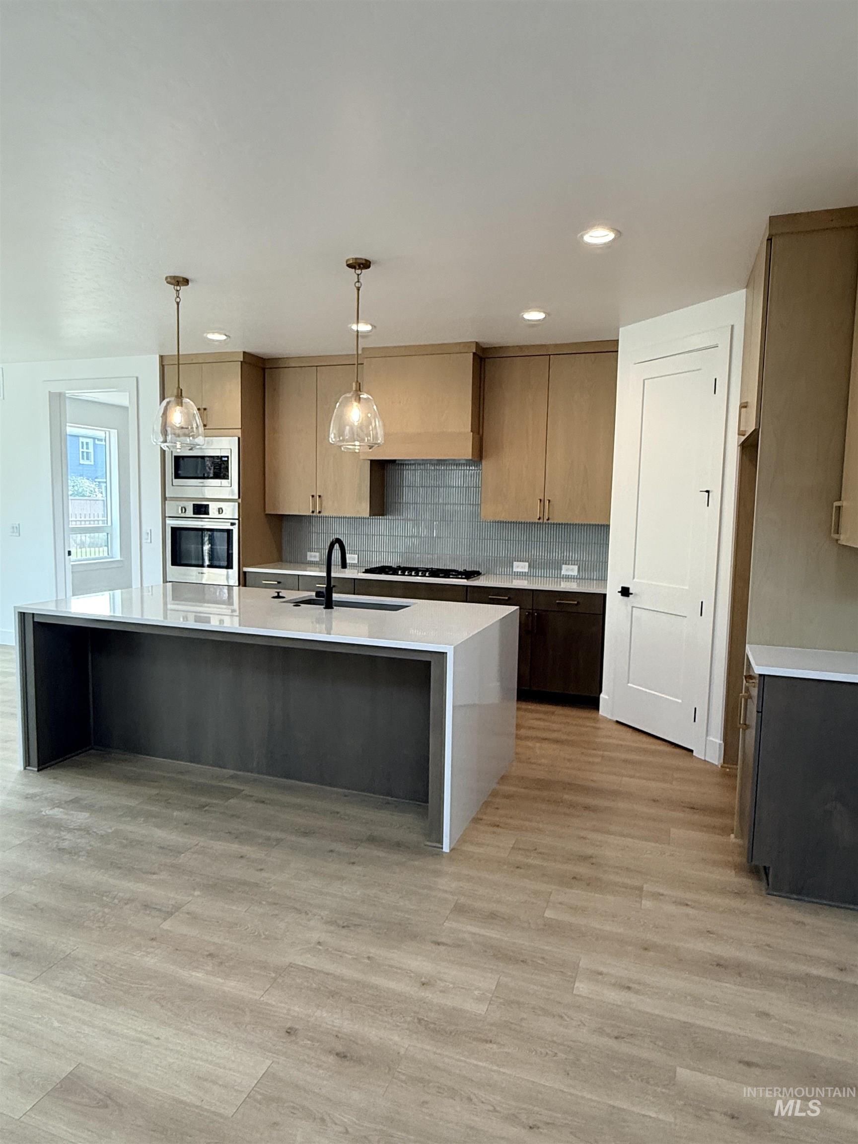 1009 W Malbar St., Meridian, Idaho 83646, 5 Bedrooms, 3.5 Bathrooms, Residential For Sale, Price $844,900,MLS 98956998