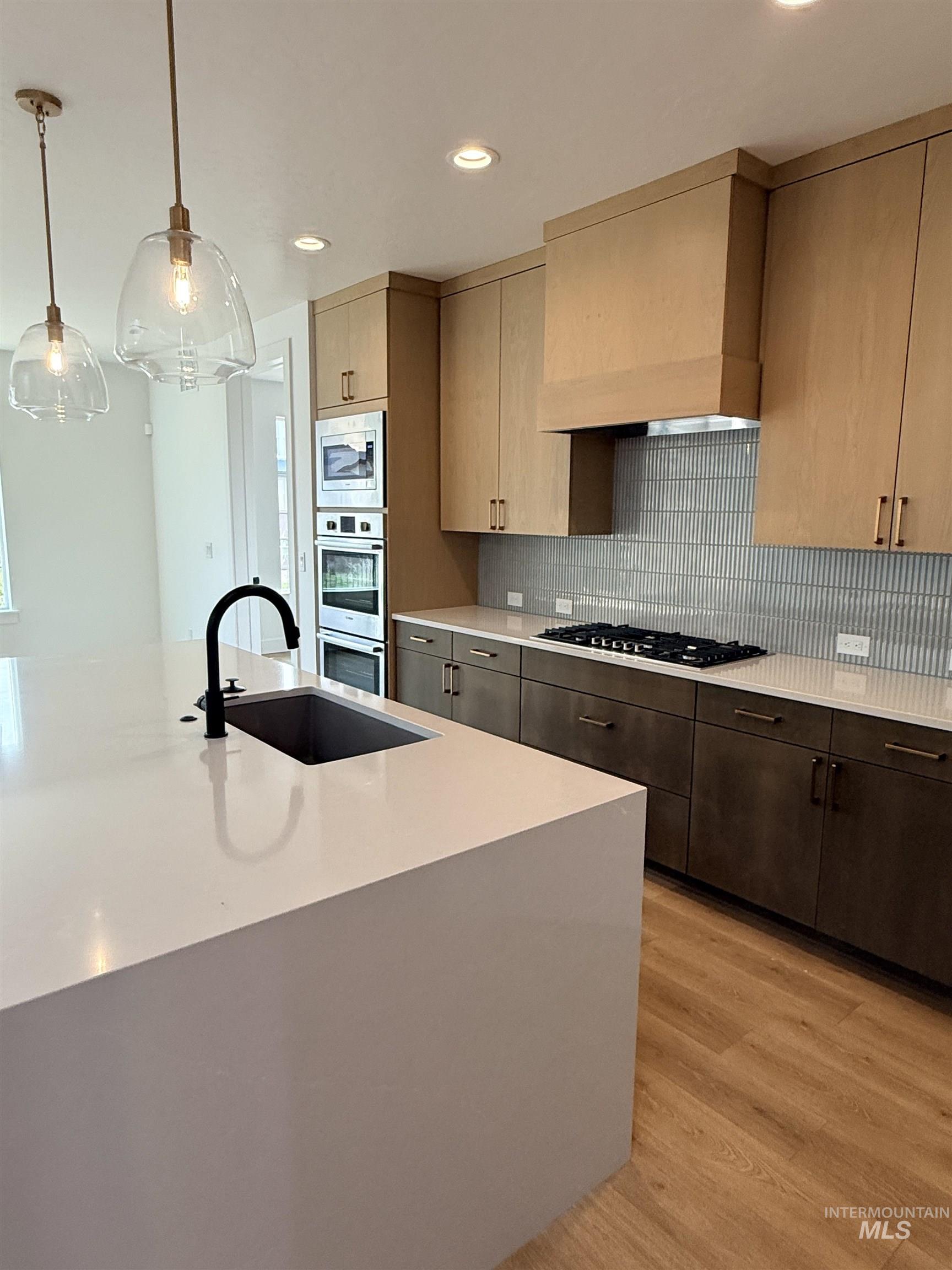 1009 W Malbar St., Meridian, Idaho 83646, 5 Bedrooms, 3.5 Bathrooms, Residential For Sale, Price $844,900,MLS 98956998