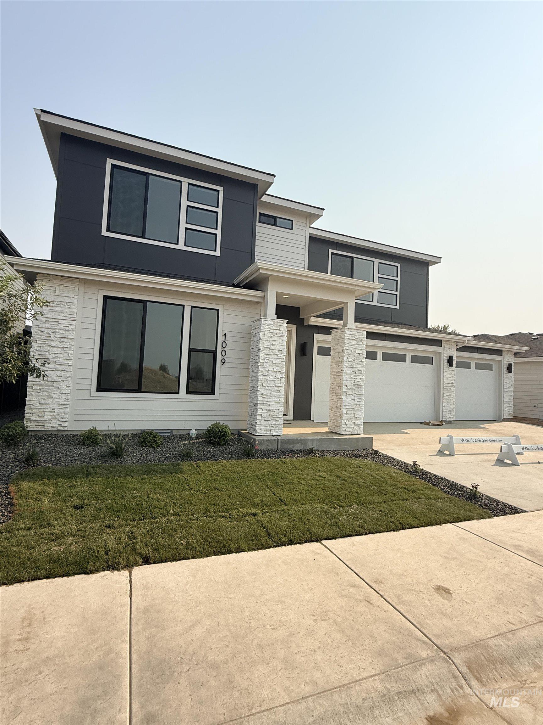 1009 W Malbar St., Meridian, Idaho 83646, 5 Bedrooms, 3.5 Bathrooms, Residential For Sale, Price $844,900,MLS 98956998
