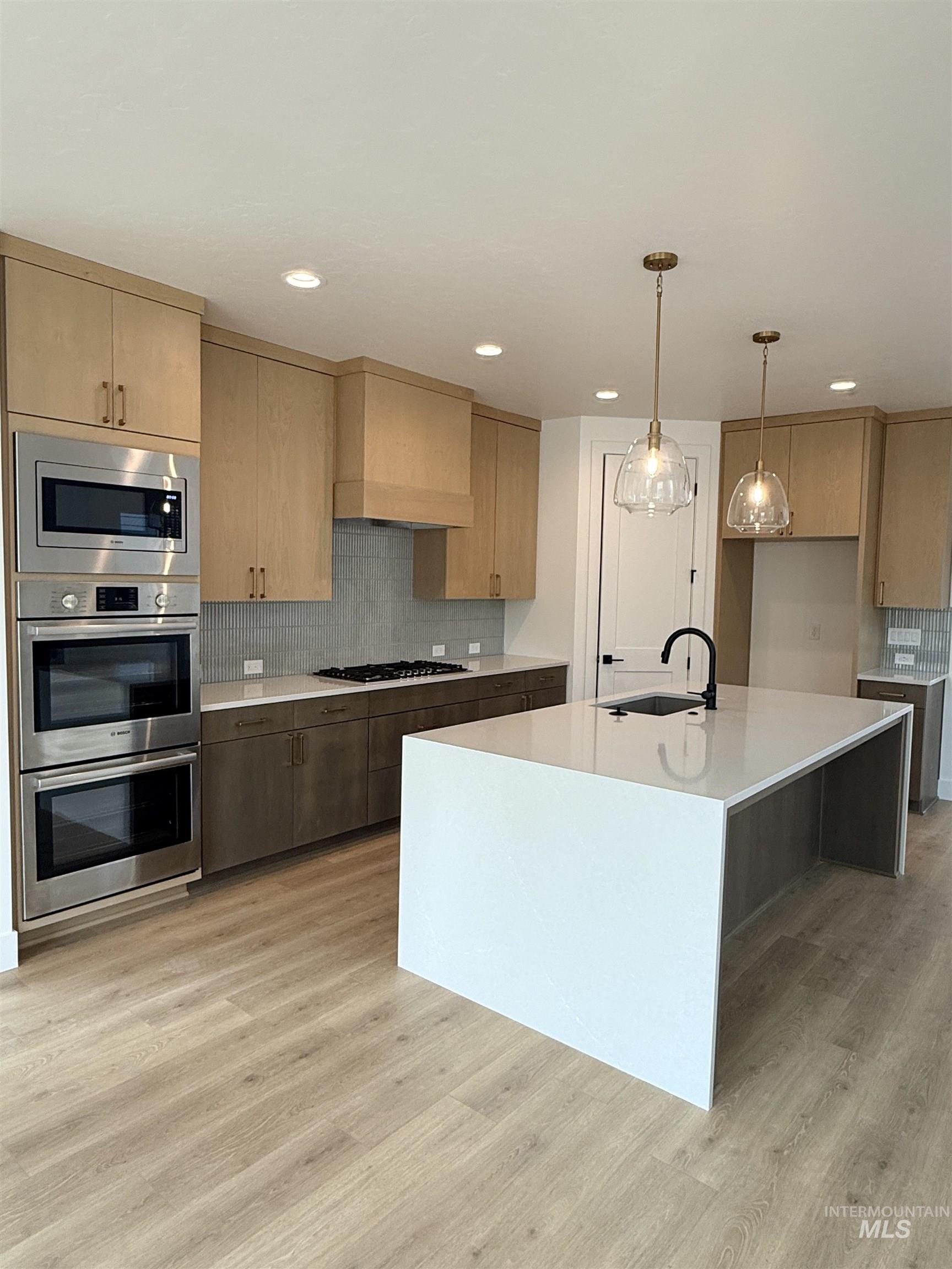 1009 W Malbar St., Meridian, Idaho 83646, 5 Bedrooms, 3.5 Bathrooms, Residential For Sale, Price $844,900,MLS 98956998