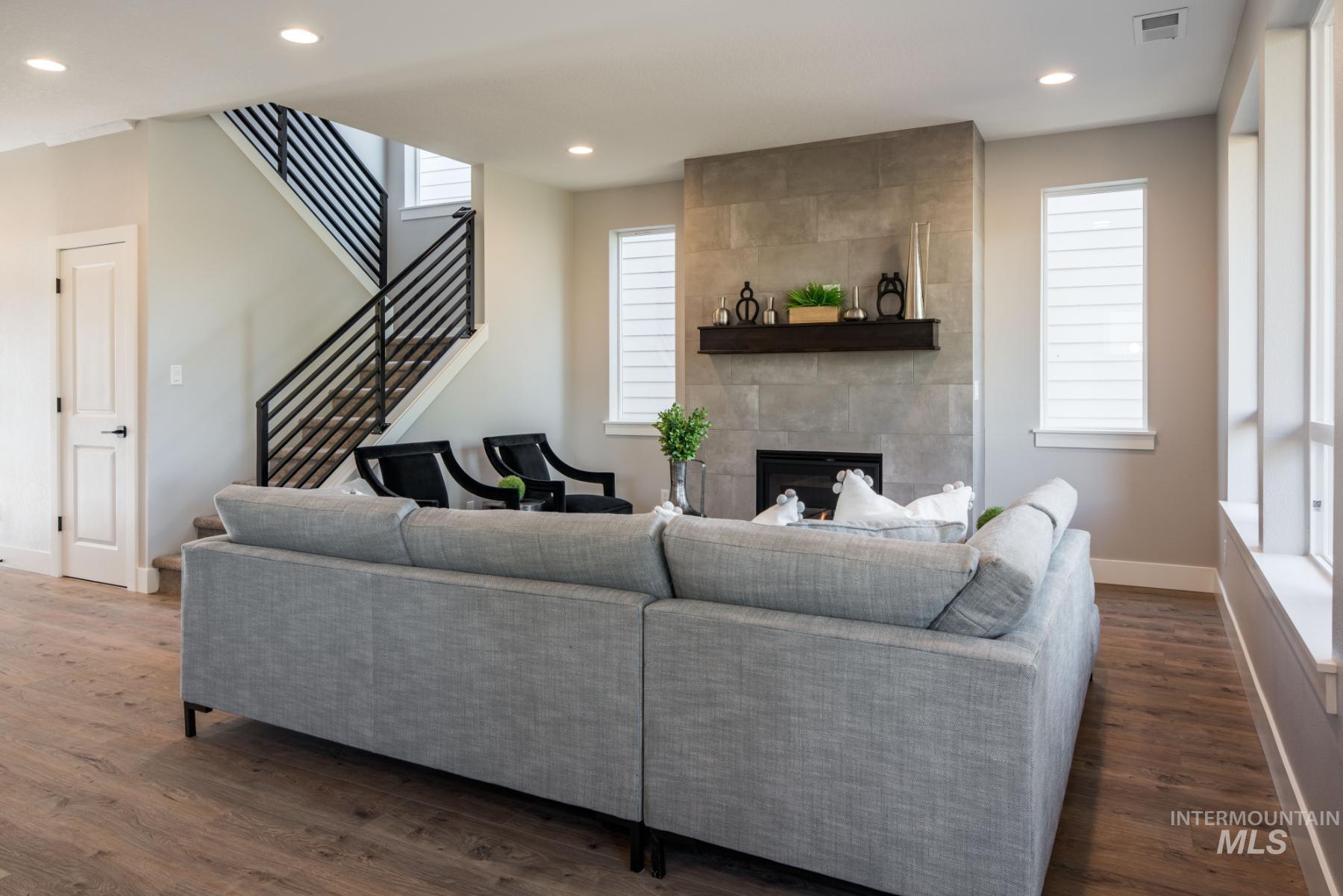 985 W Malbar St., Meridian, Idaho 83646, 4 Bedrooms, 3 Bathrooms, Residential For Sale, Price $844,900,MLS 98957010