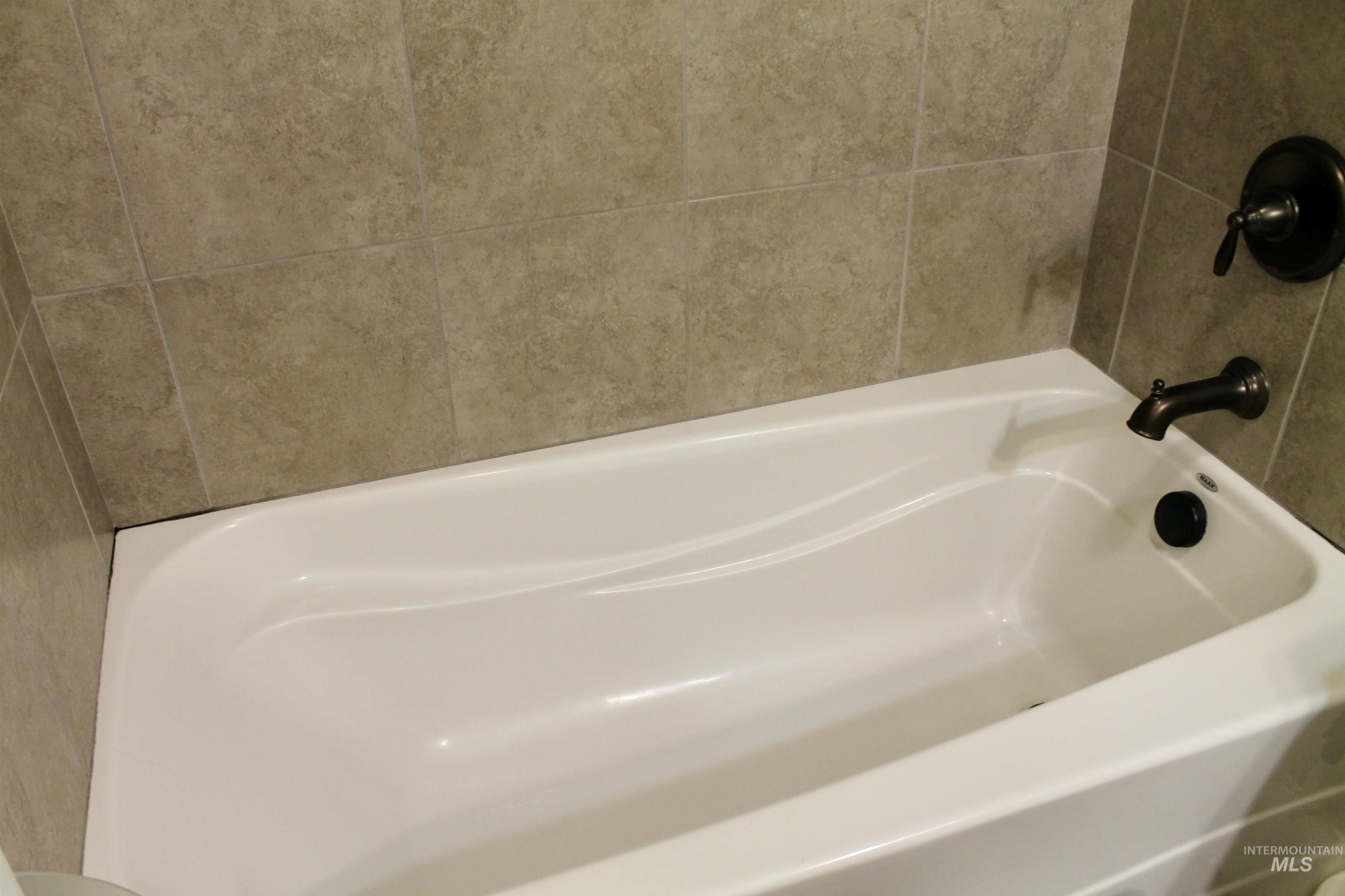 2464 E 3719 N, Twin Falls, Idaho 83301, 5 Bedrooms, 3.5 Bathrooms, Residential For Sale, Price $889,900, 98957043