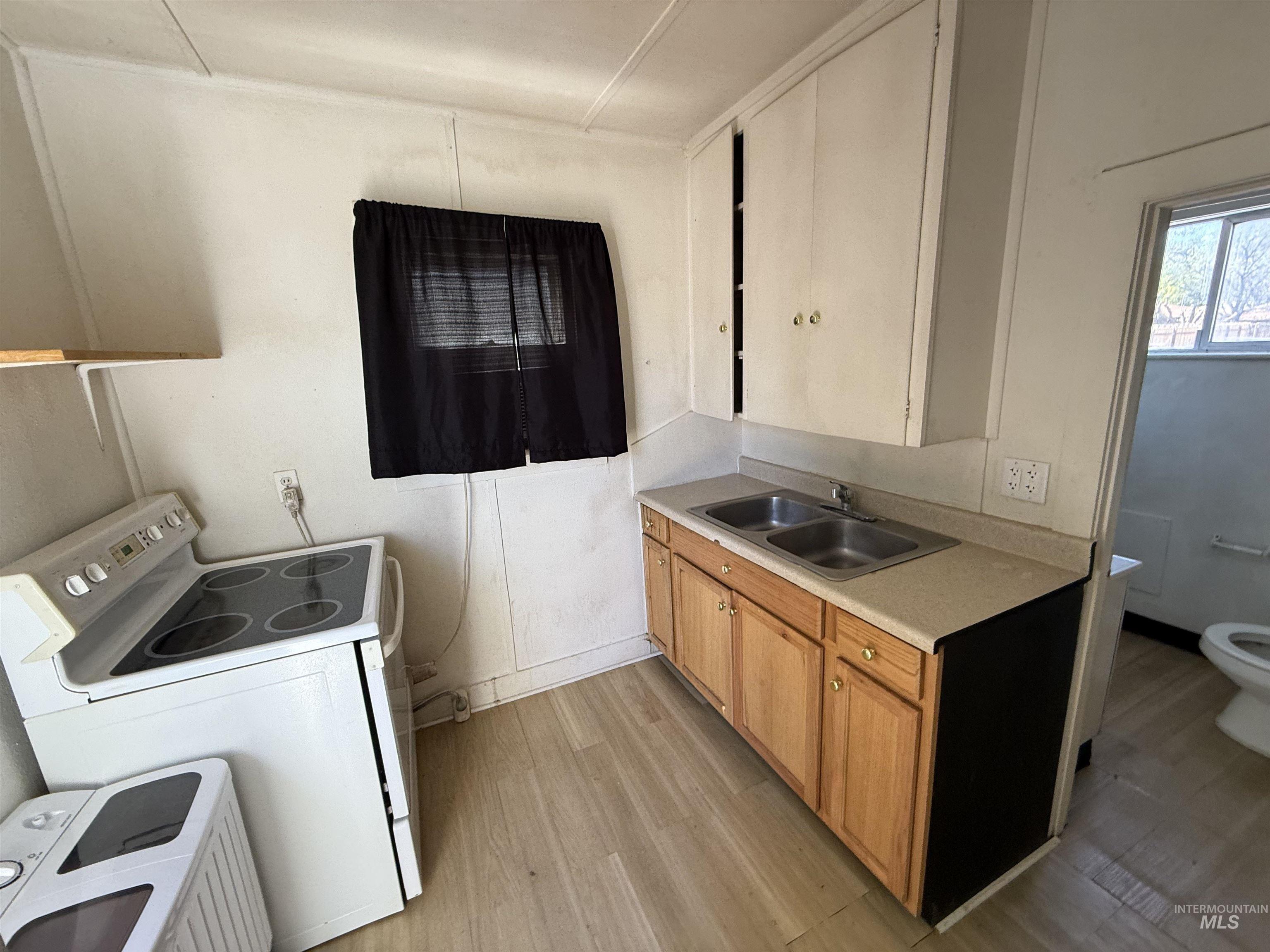 125 Shoup Ave W, Twin Falls, Idaho 83301, 7 Bedrooms, 4.5 Bathrooms, Residential For Sale, Price $500,000,MLS 98957057