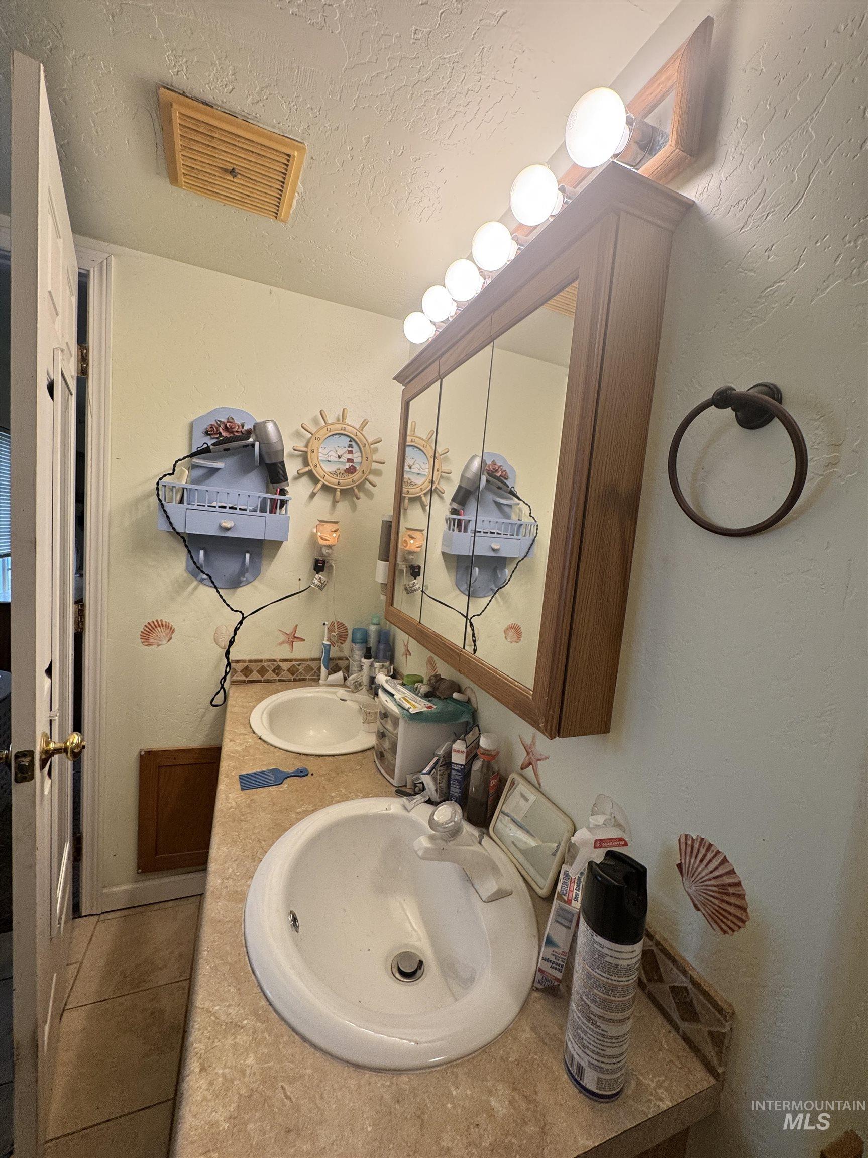 198 2nd Avenue South, Hagerman, Idaho 83332, 2 Bedrooms, 2 Bathrooms, Residential For Sale, Price $209,900, 98957085