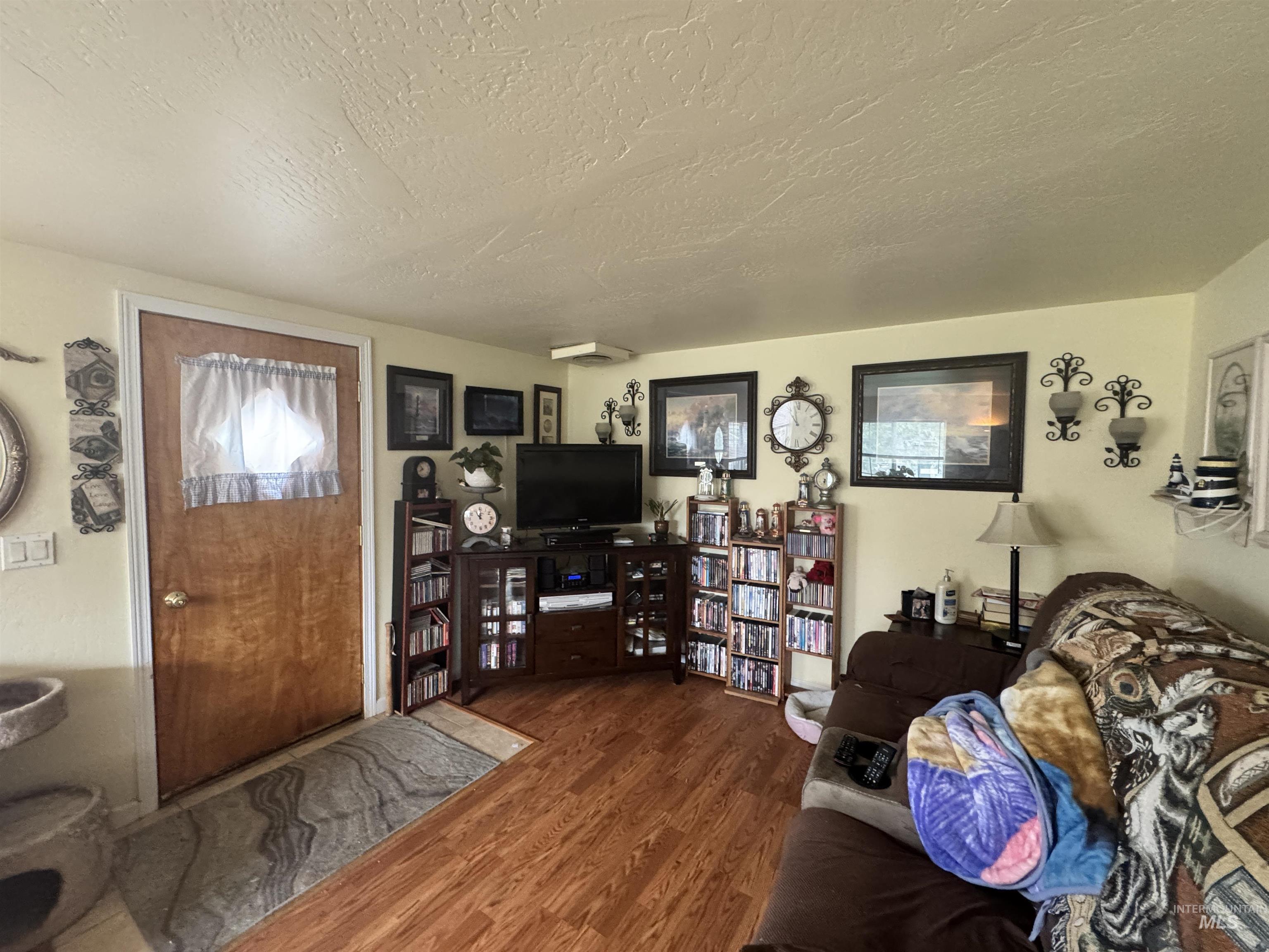 198 2nd Avenue South, Hagerman, Idaho 83332, 2 Bedrooms, 2 Bathrooms, Residential For Sale, Price $209,900, 98957085