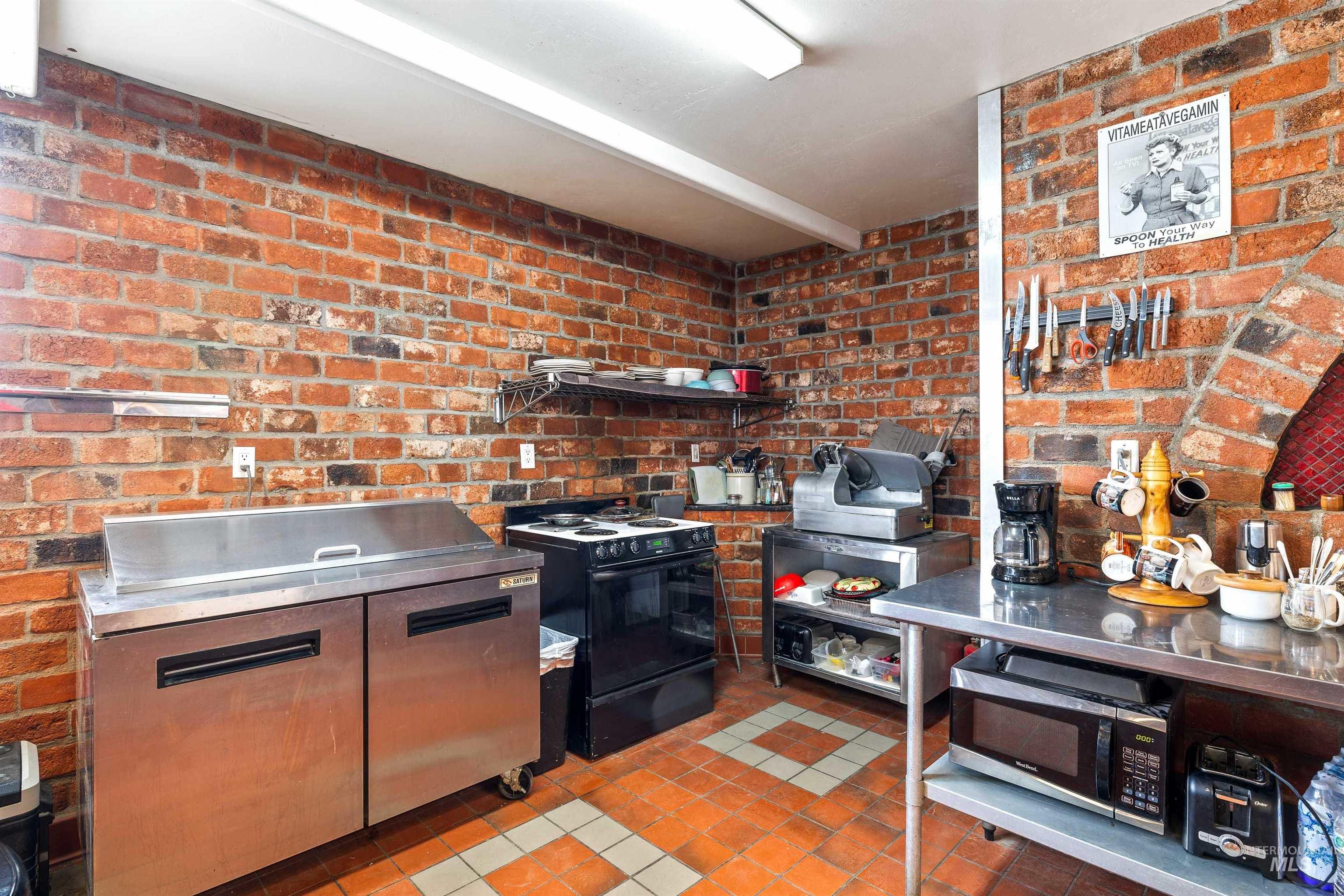 2039 Main St, Gooding, Idaho 83330, 2 Bedrooms, 2 Bathrooms, Residential For Sale, Price $298,000, 98957116