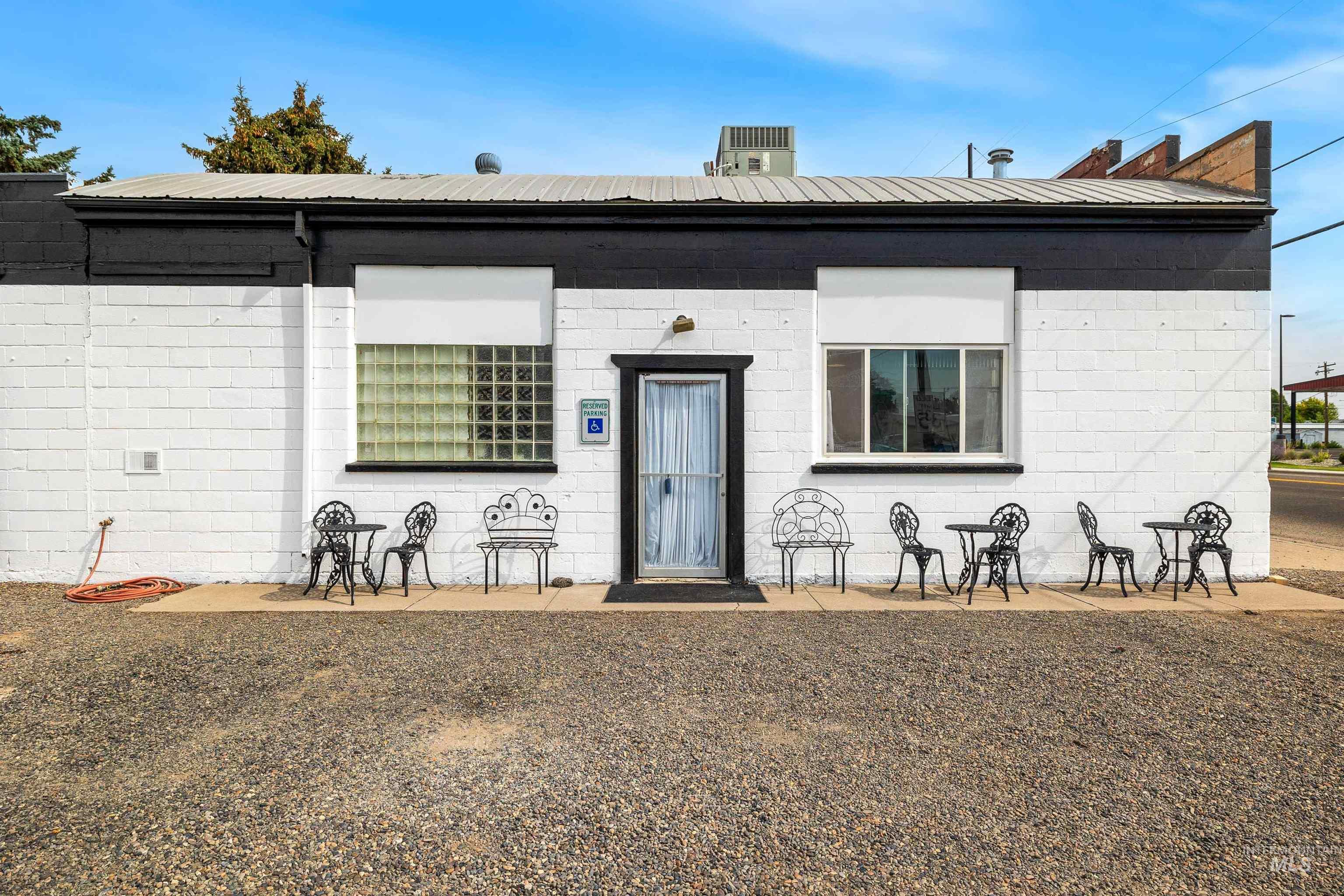 2039 Main St, Gooding, Idaho 83330, 2 Bedrooms, 2 Bathrooms, Residential For Sale, Price $298,000, 98957116