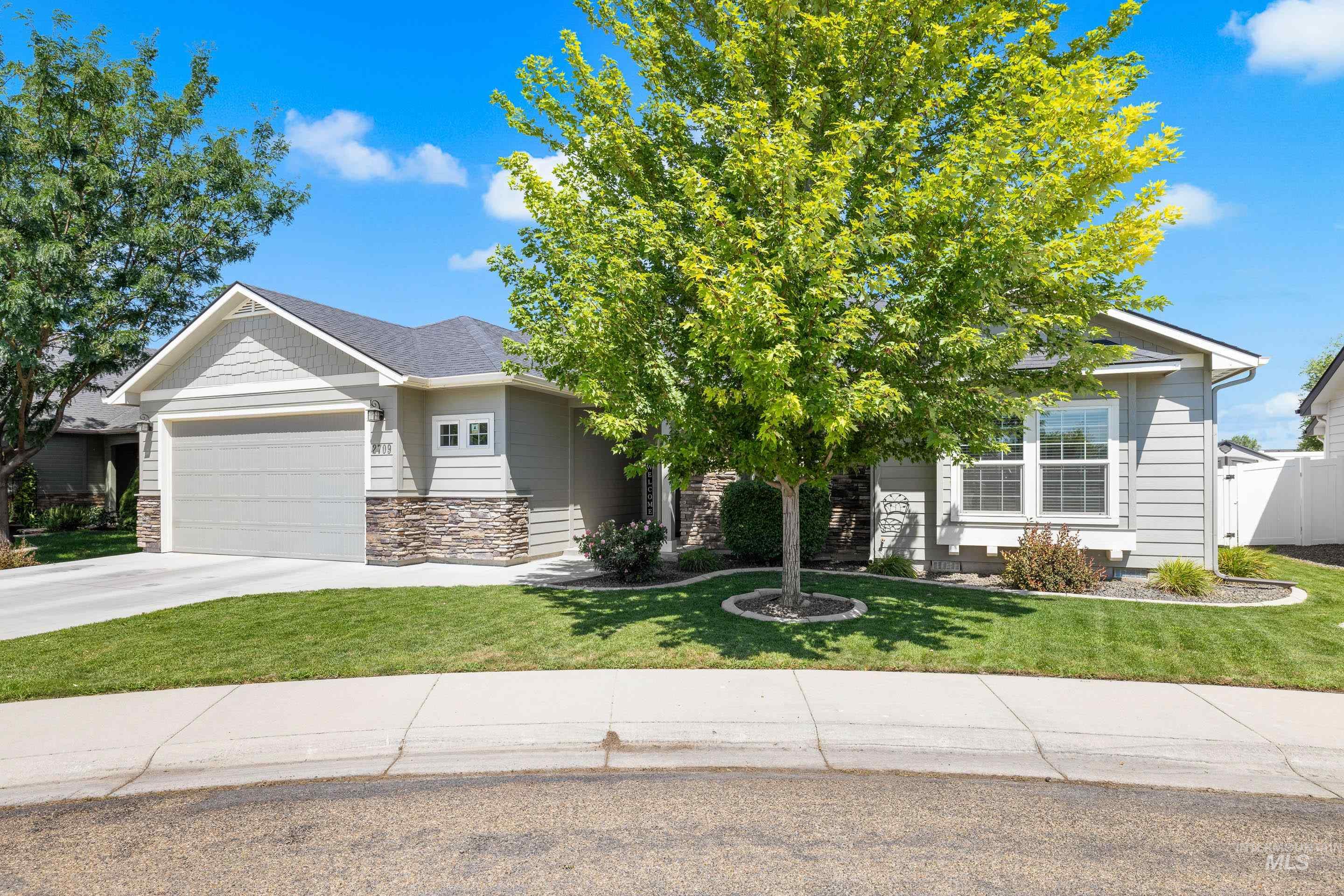 2709 Fallcrest St., Caldwell, Idaho 83607-5179, 3 Bedrooms, 2 Bathrooms, Residential For Sale, Price $440,000,MLS 98957141