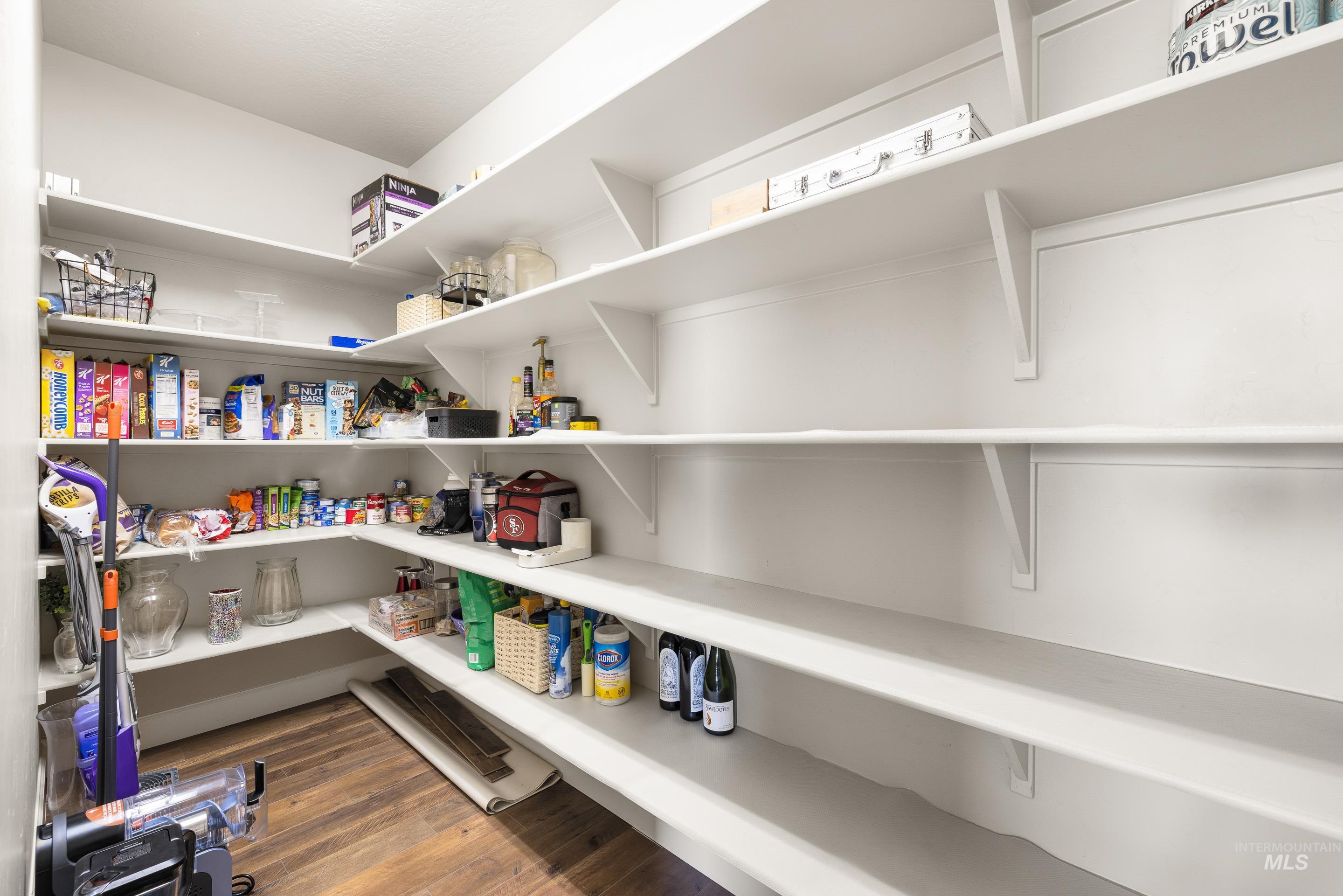 2709 Fallcrest St., Caldwell, Idaho 83607-5179, 3 Bedrooms, 2 Bathrooms, Residential For Sale, Price $440,000,MLS 98957141