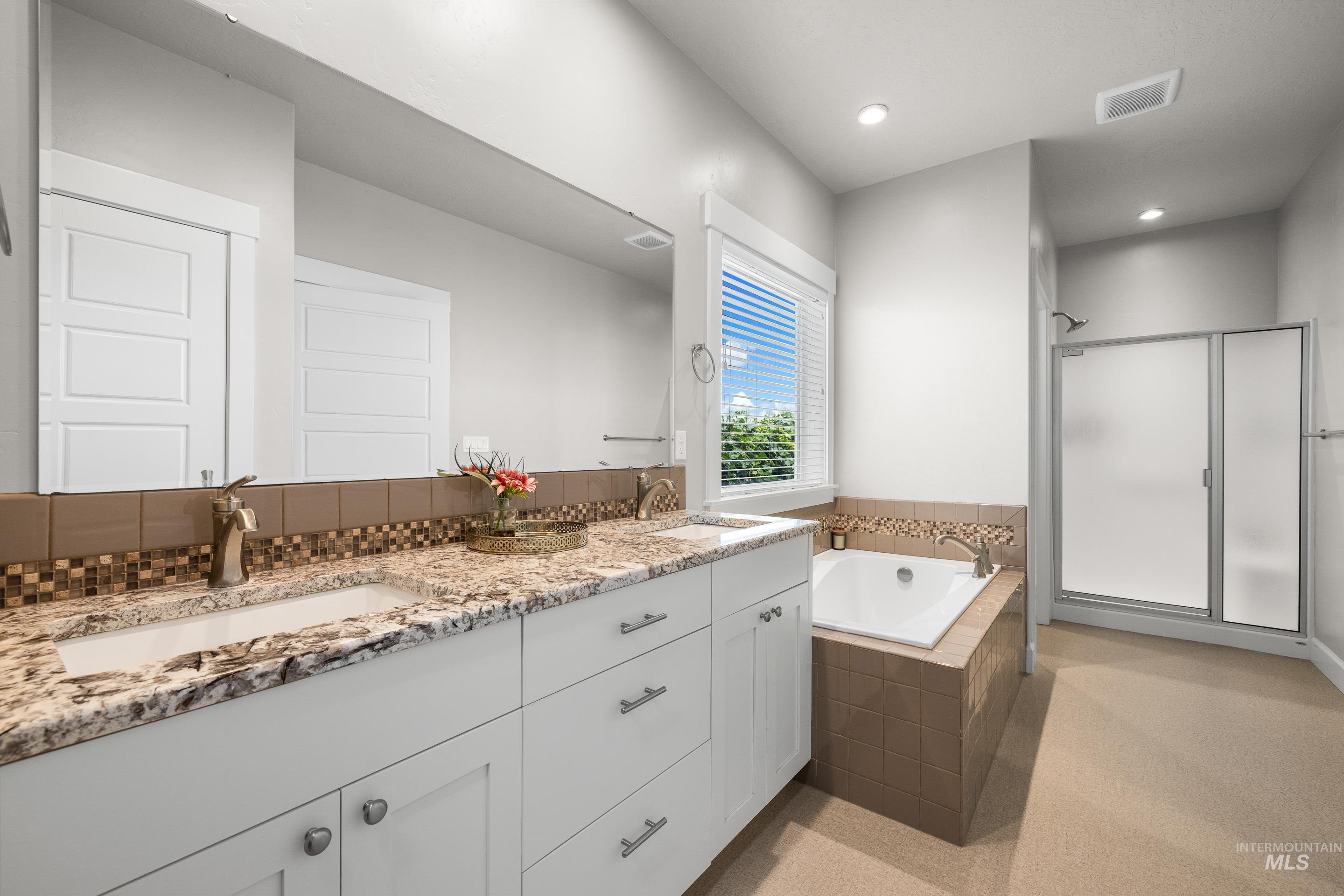 2709 Fallcrest St., Caldwell, Idaho 83607-5179, 3 Bedrooms, 2 Bathrooms, Residential For Sale, Price $440,000,MLS 98957141