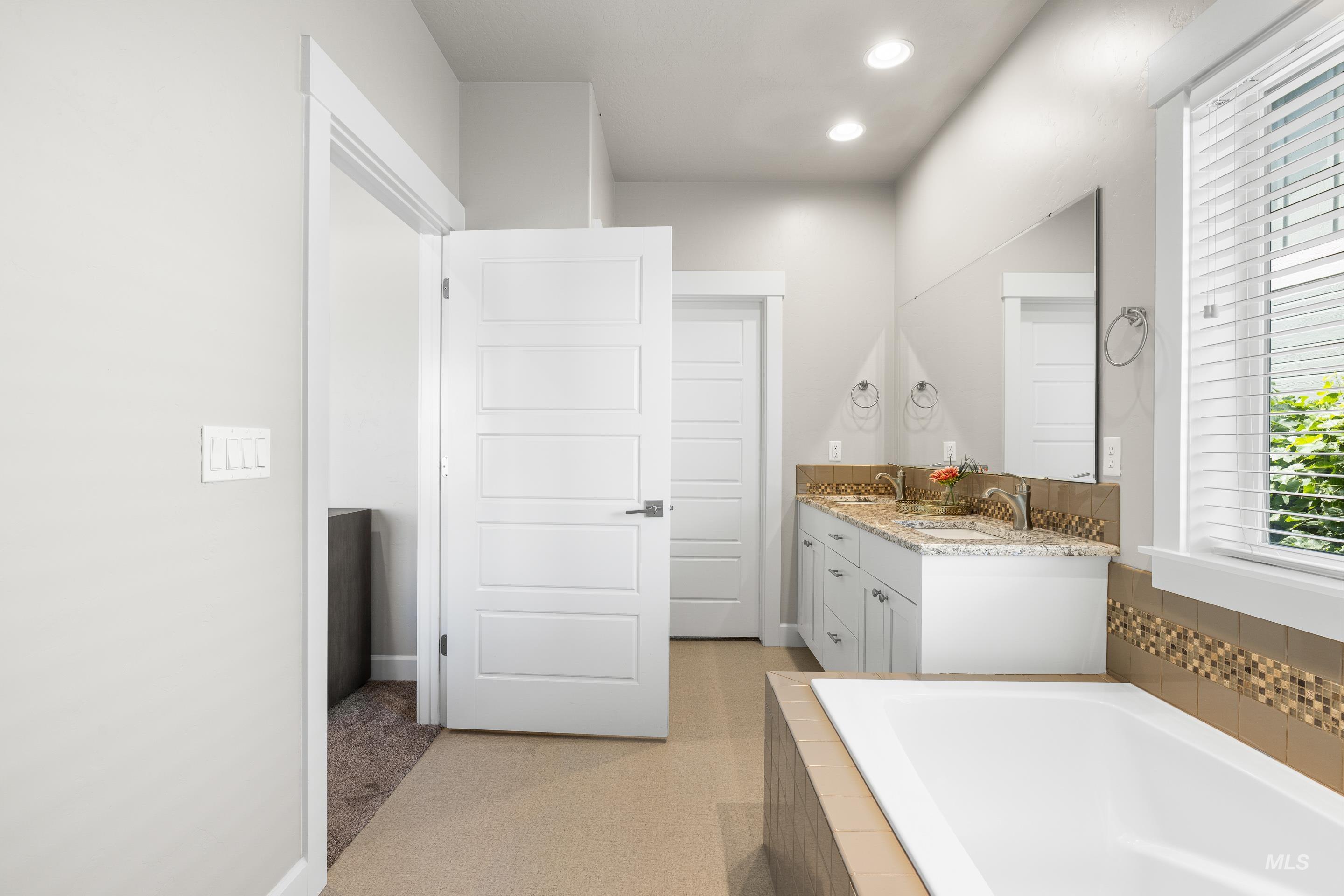 2709 Fallcrest St., Caldwell, Idaho 83607-5179, 3 Bedrooms, 2 Bathrooms, Residential For Sale, Price $440,000,MLS 98957141